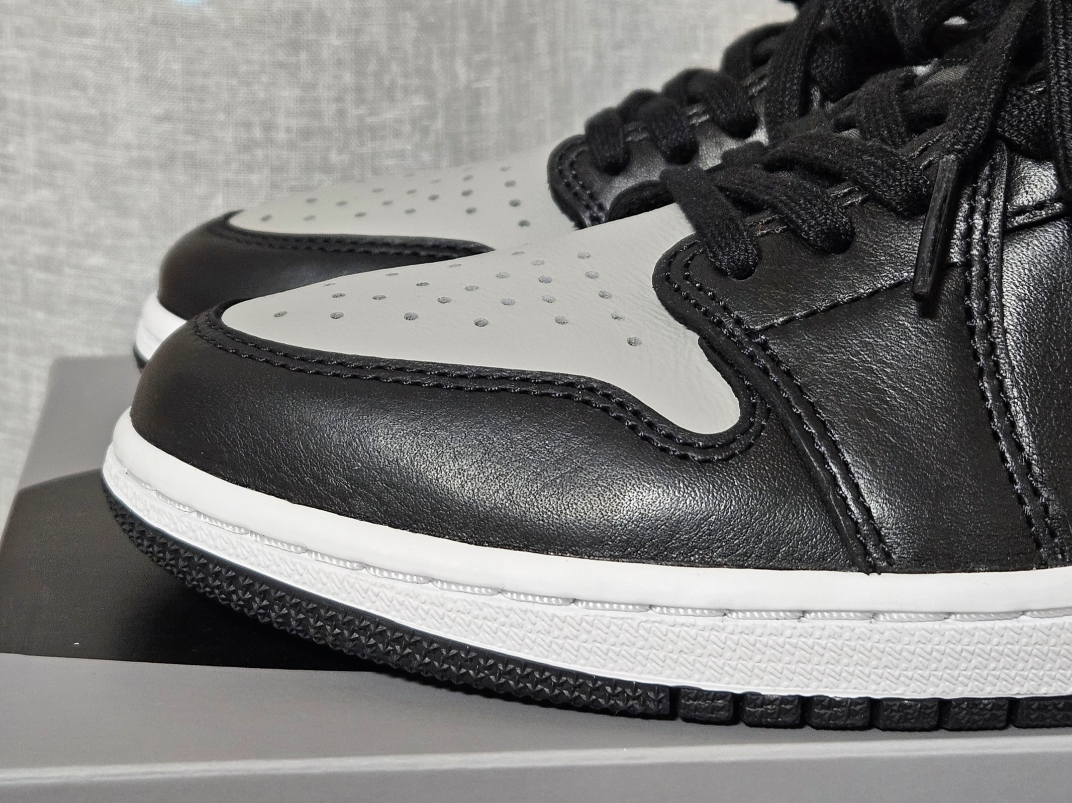 Jordan 1 Retro Low OG Shadow 착용 스타일 - 3