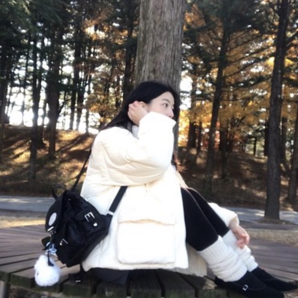 LOTS YOU Nostalgia Chubby Backpack Black 착용 스타일