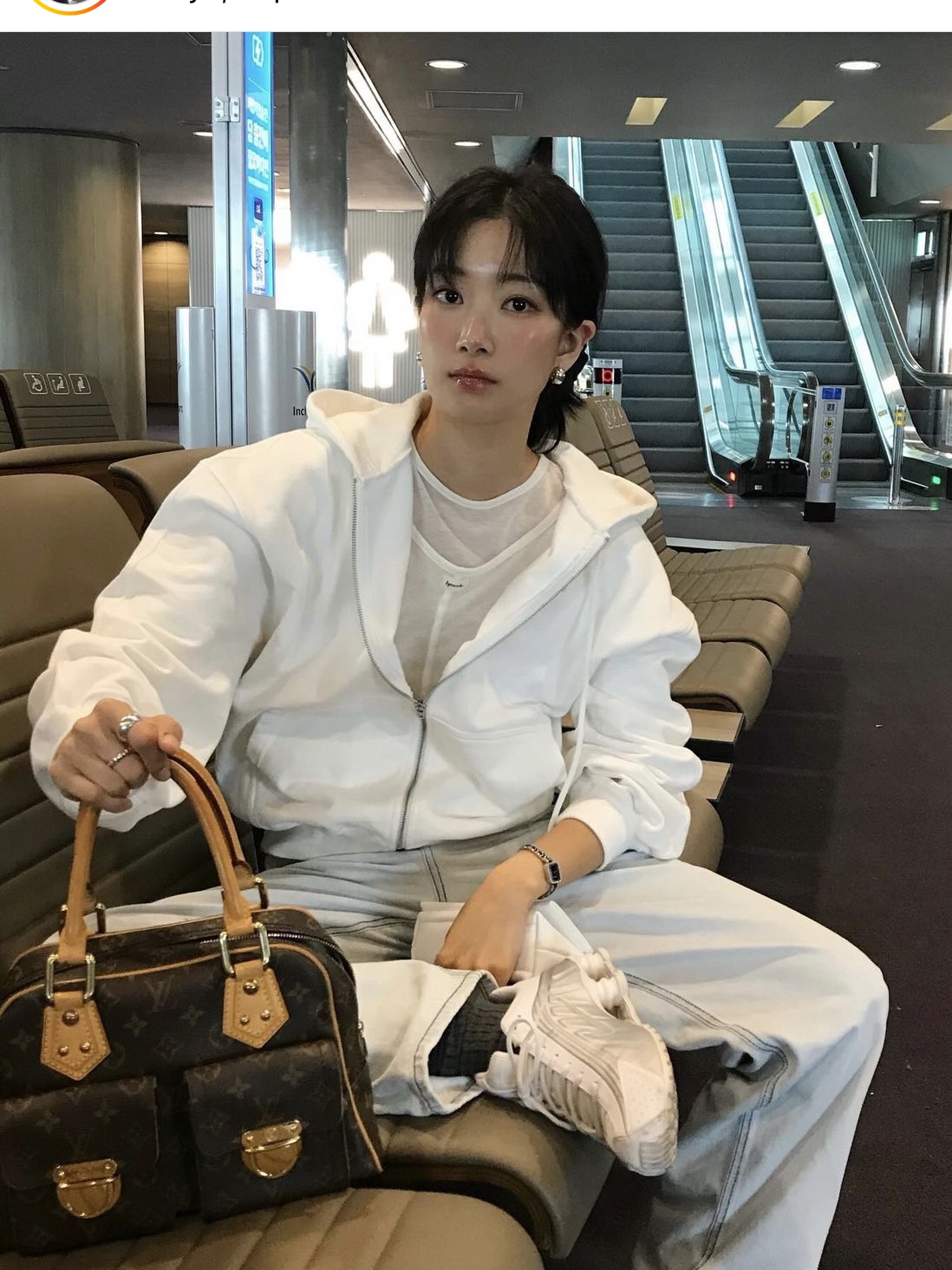 (W) Nike Shox R4 White Metallic Silver 착용 스타일 - 1