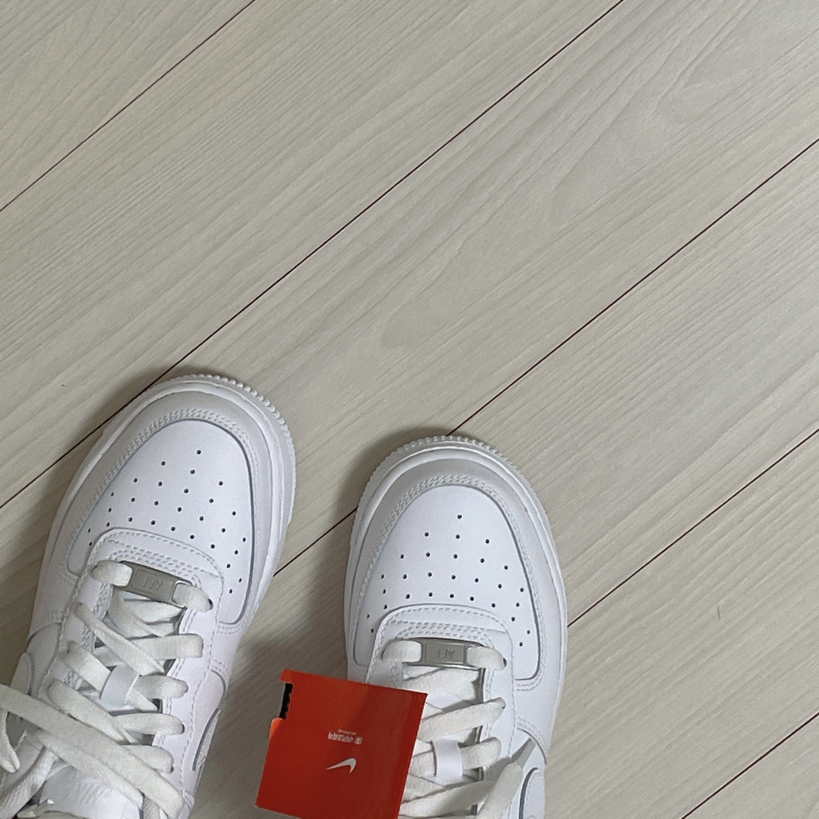 (GS) Nike Air Force 1 LE White 착용 스타일 - 1