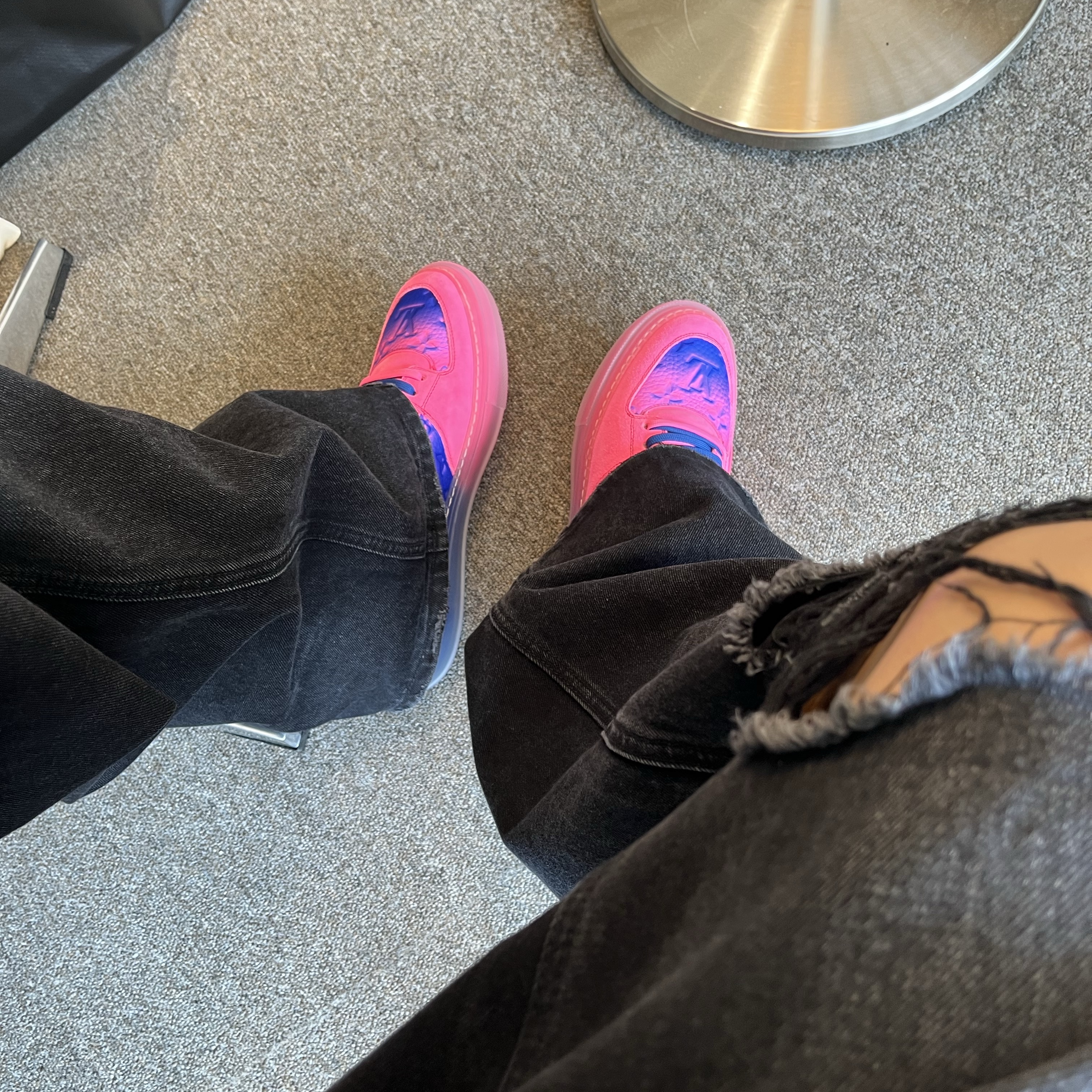 Louis Vuitton LV Ollie Richelieu Sneakers Rose 착용 스타일