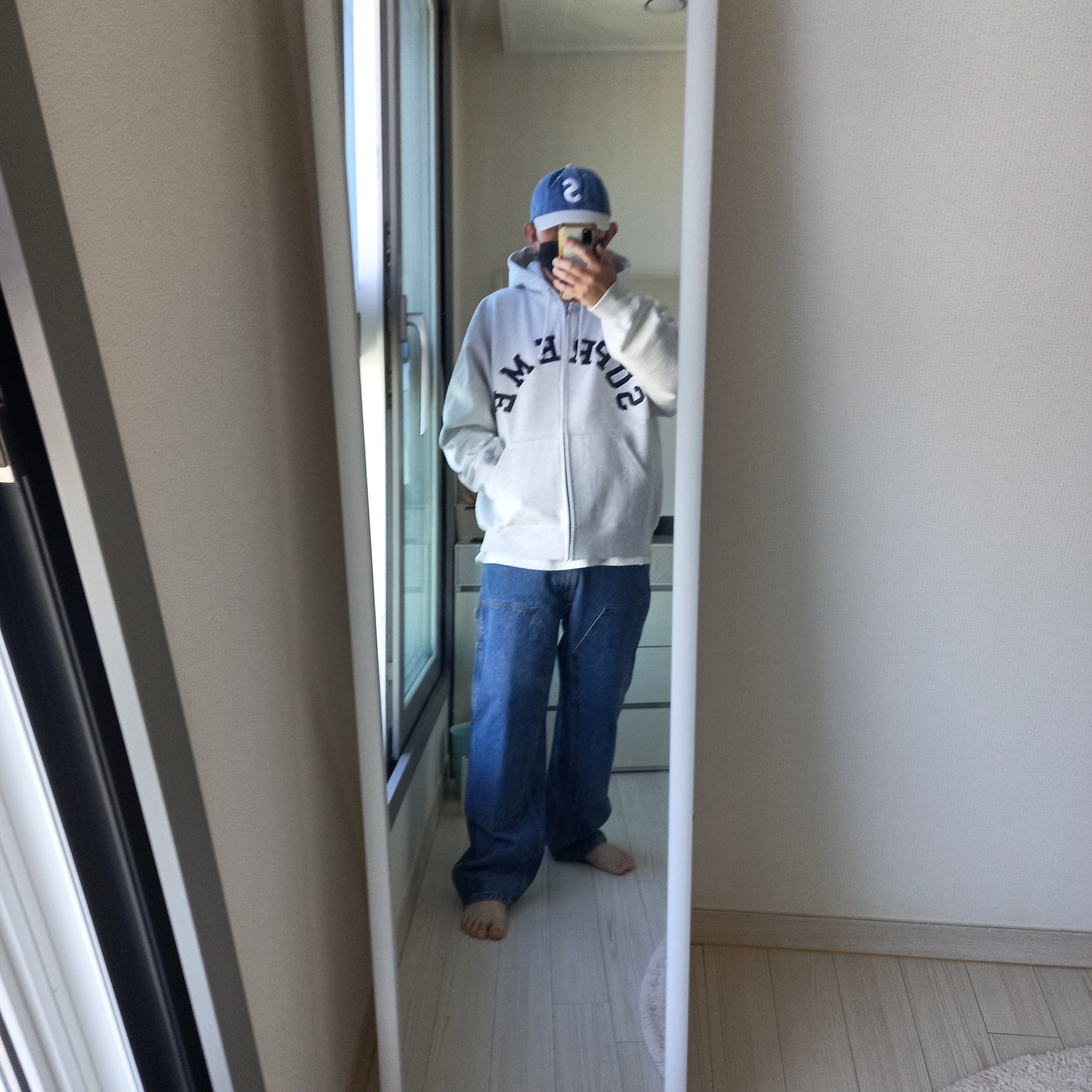 Supreme x Champion Zip Up Hooded Sweatshirt Ash Grey - 24SS, Supreme Seoul Box Logo T-Shirt White - 23FW 착용 스타일 - 4