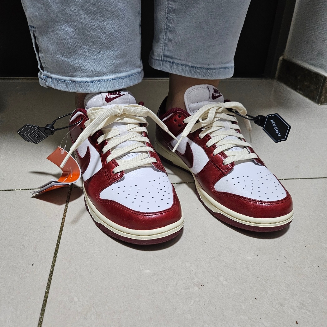 (W) Nike Dunk Low Retro PRM Team Red and White 착용 스타일