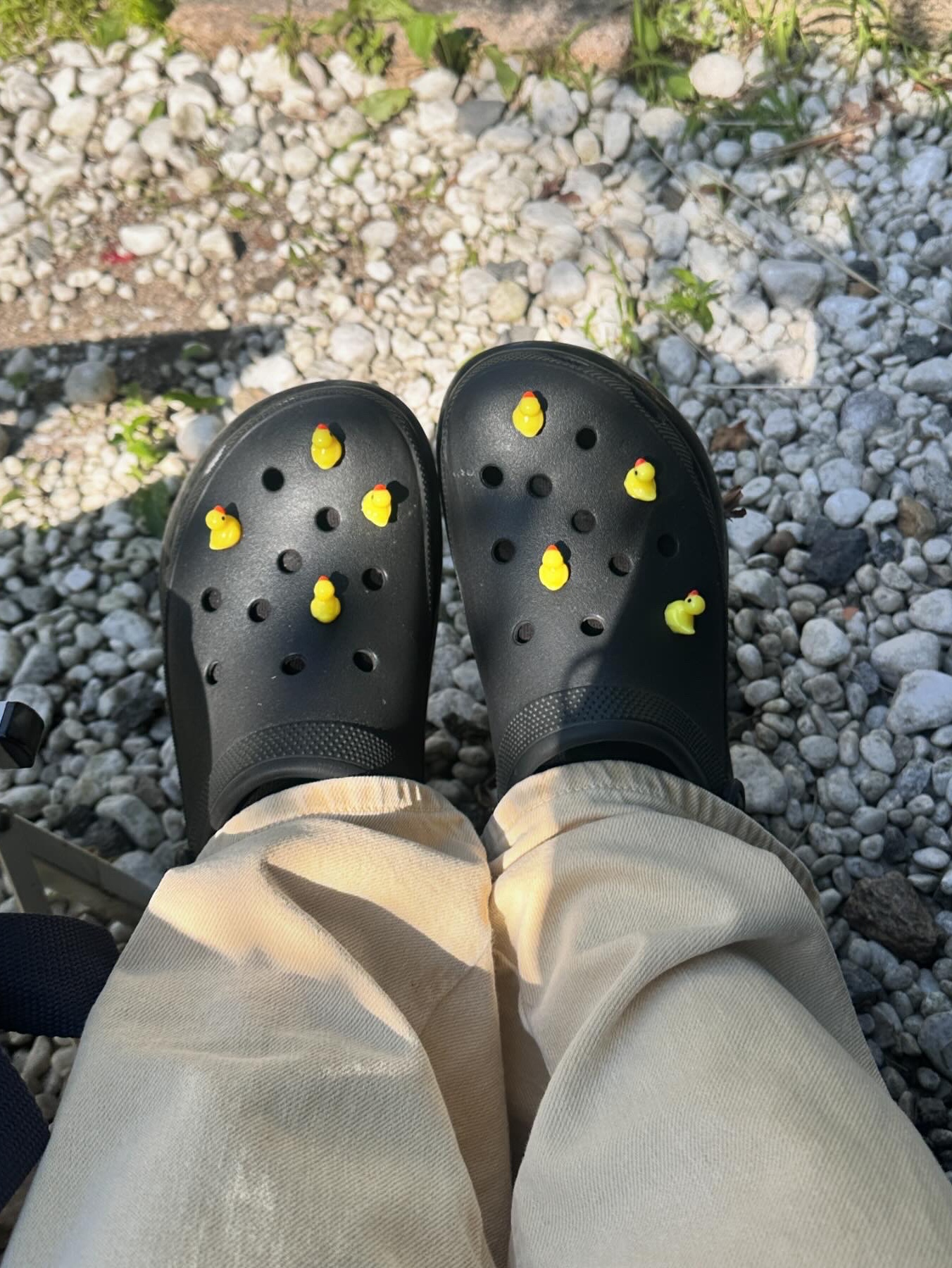Crocs Classic Crush Clog Black 착용 스타일 - 2