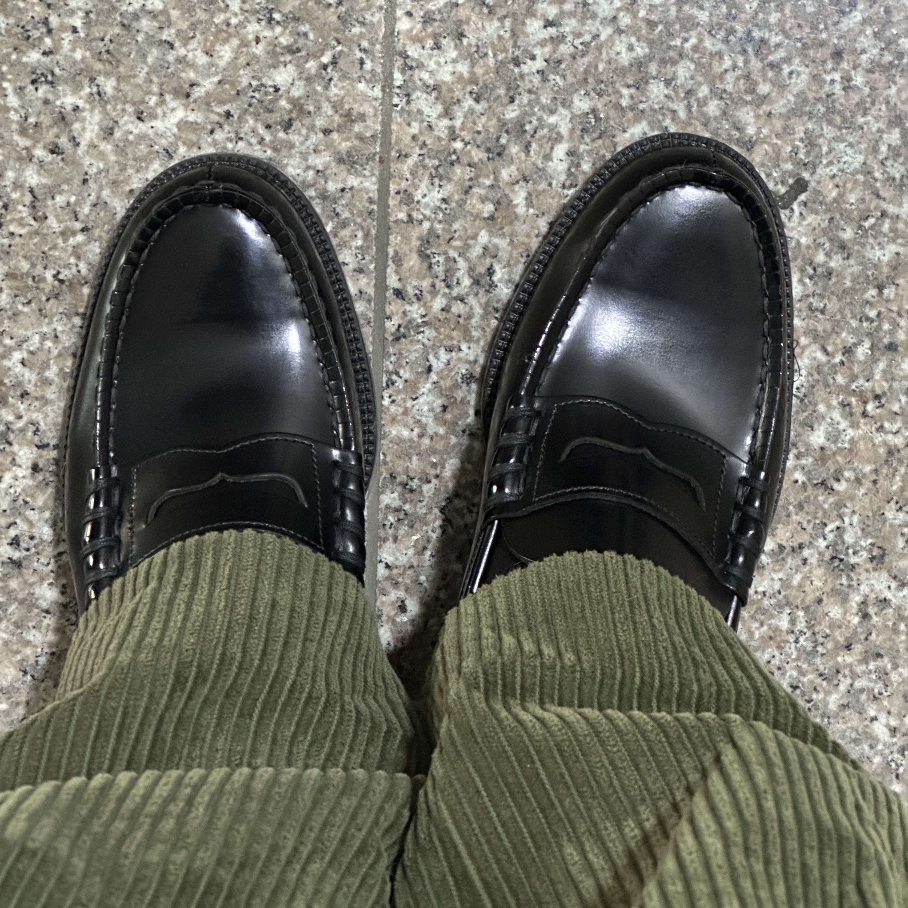 Haruta Penny Loafer Black 착용 스타일 - 5
