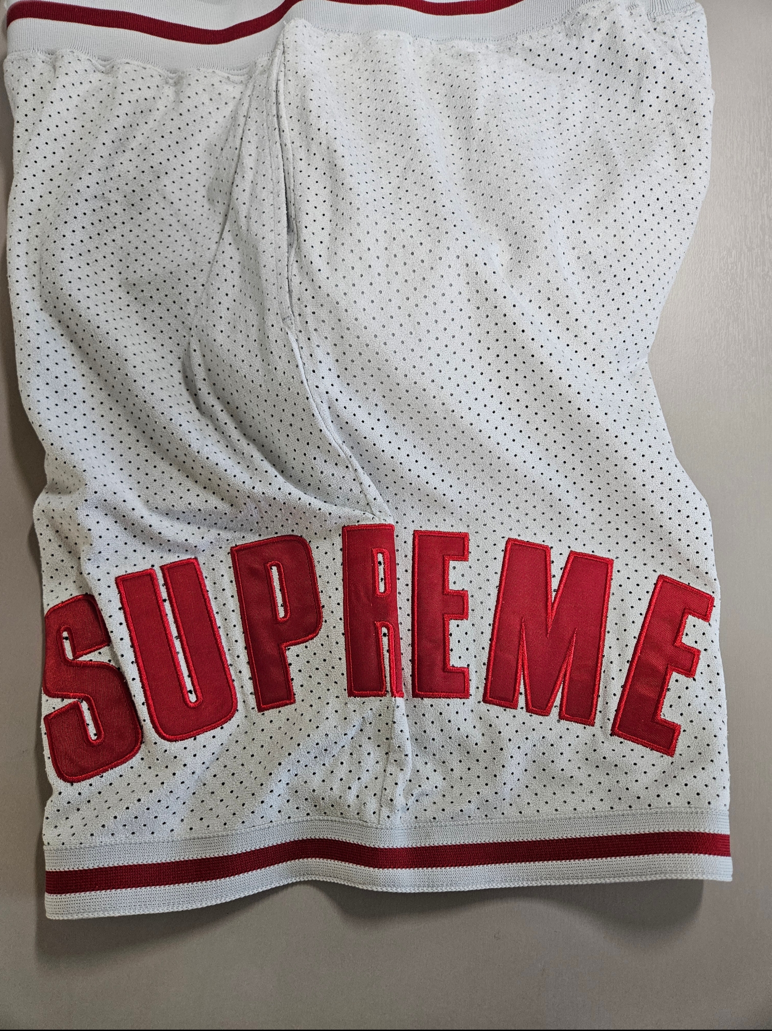 Supreme Ultrasuede Mesh Short Grey - 24SS 착용 스타일 - 1
