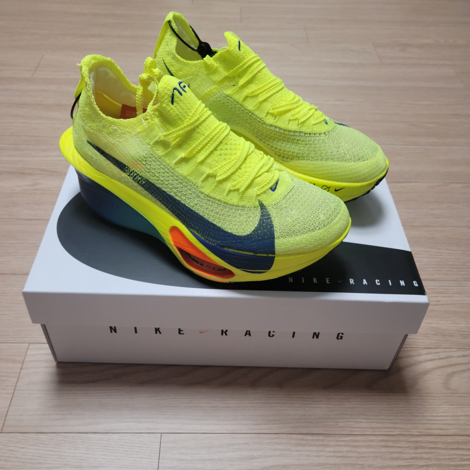 Nike Air Zoom Alphafly Next% 3 Volt 착용 스타일 - 2