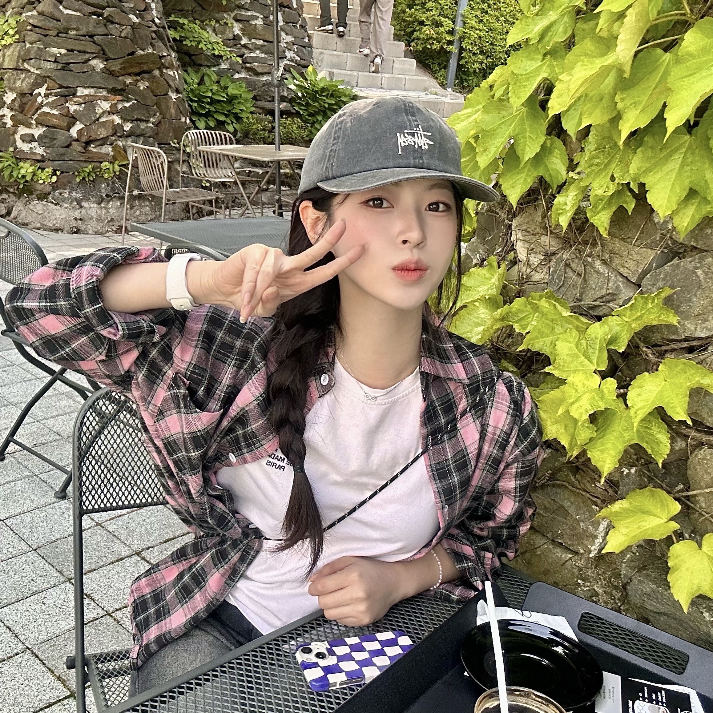 Stussy Washed Basic Low Pro Cap Charcoal, A.P.C. Raymond T-Shirt White 착용 스타일 - 1