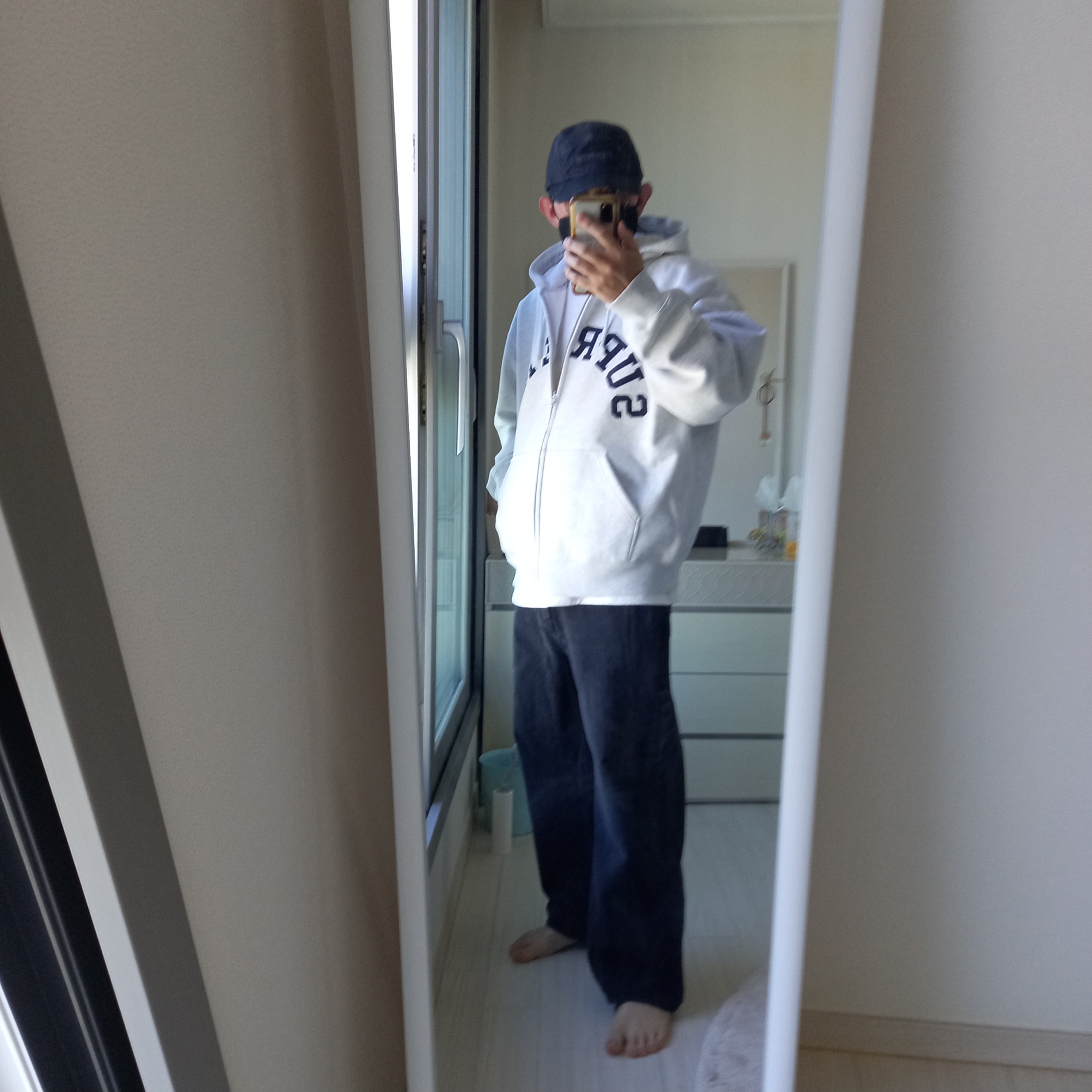 Supreme x Champion Zip Up Hooded Sweatshirt Ash Grey - 24SS, Supreme Seoul Box Logo T-Shirt White - 23FW 착용 스타일 - 5