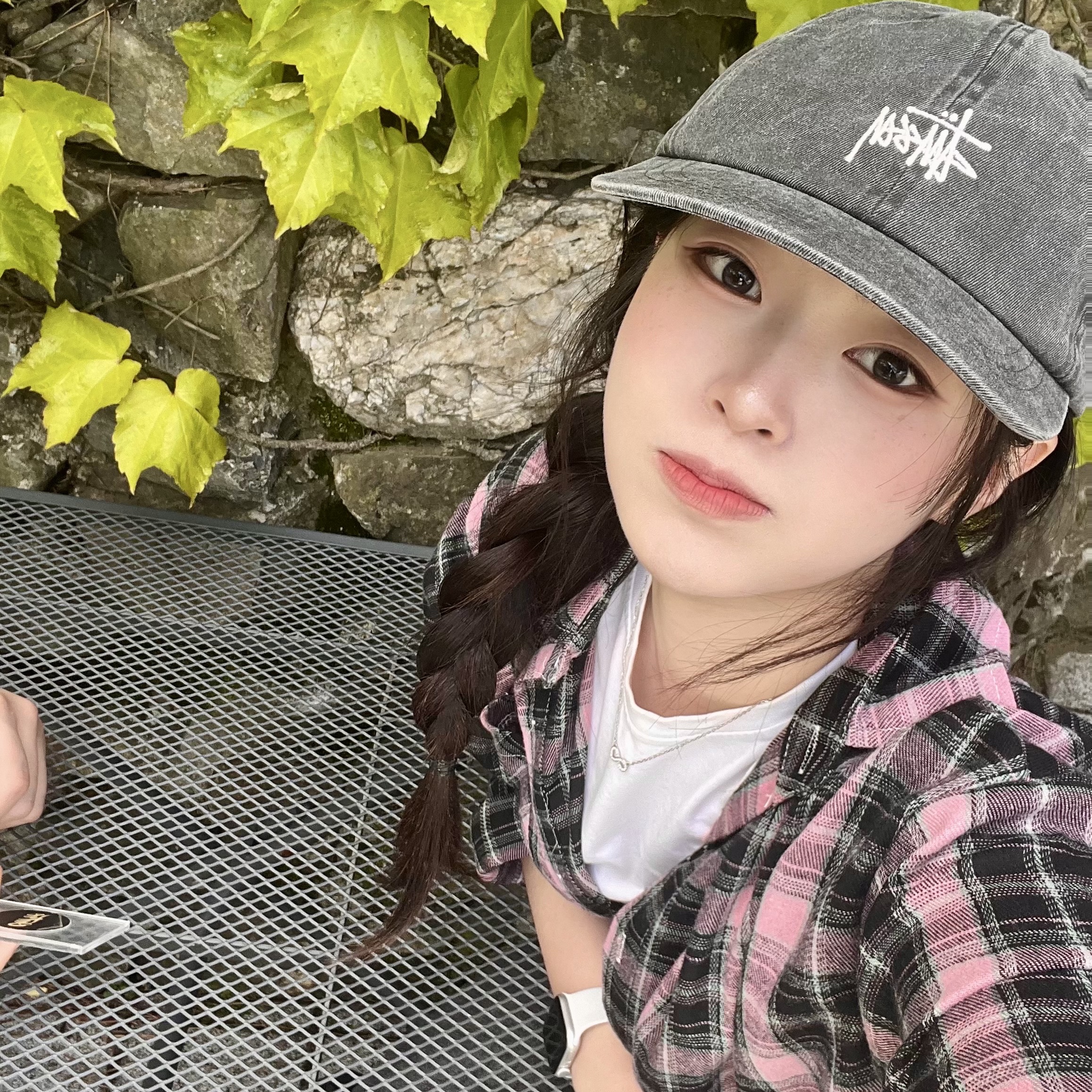 Stussy Washed Basic Low Pro Cap Charcoal, A.P.C. Raymond T-Shirt White 착용 스타일 - 3