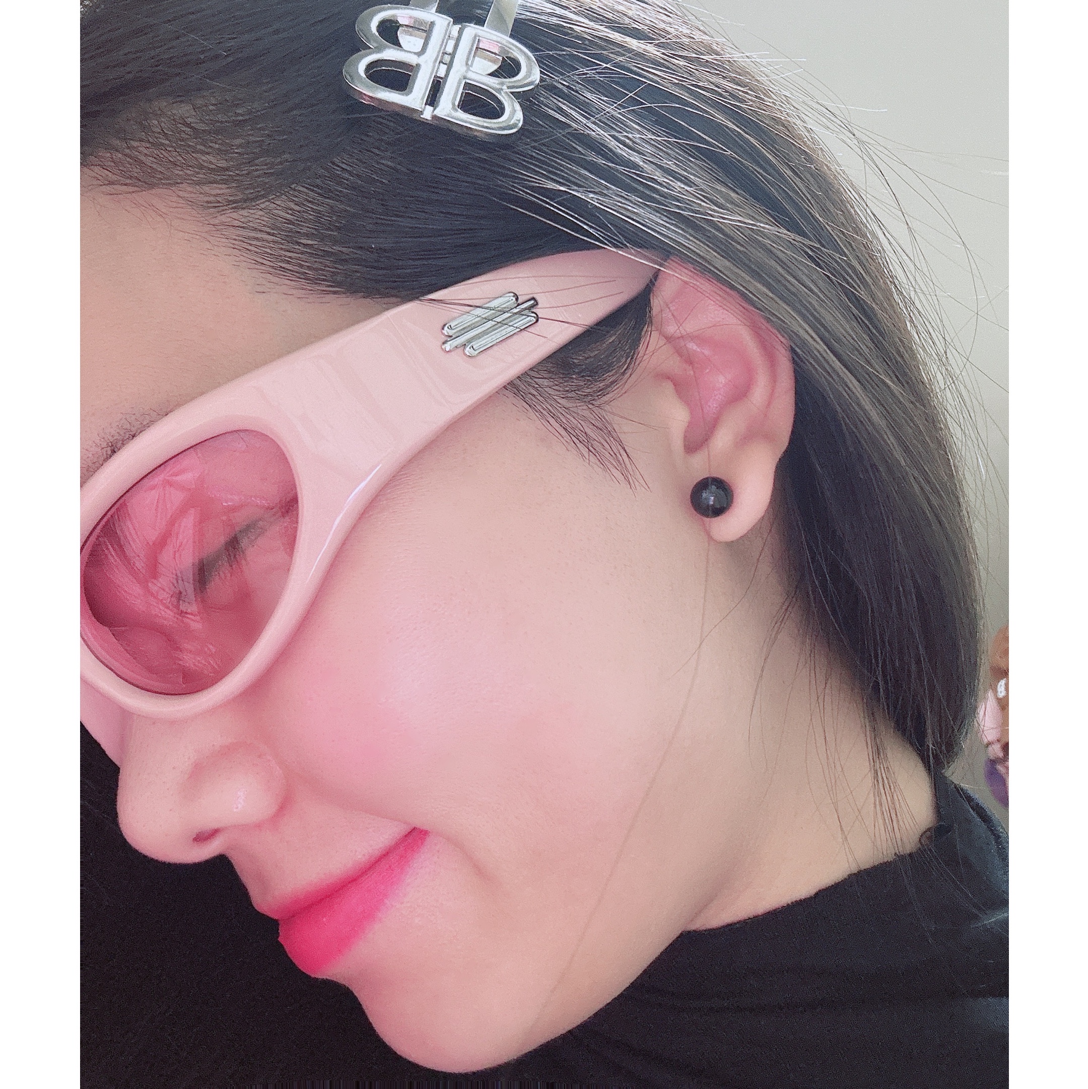 Gentle Monster x Jennie Jentle Salon Cheveux De Nini P7 Pink Pink, Gentle Monster x Jennie Jentle Salon Dottler 착용 스타일 - 1