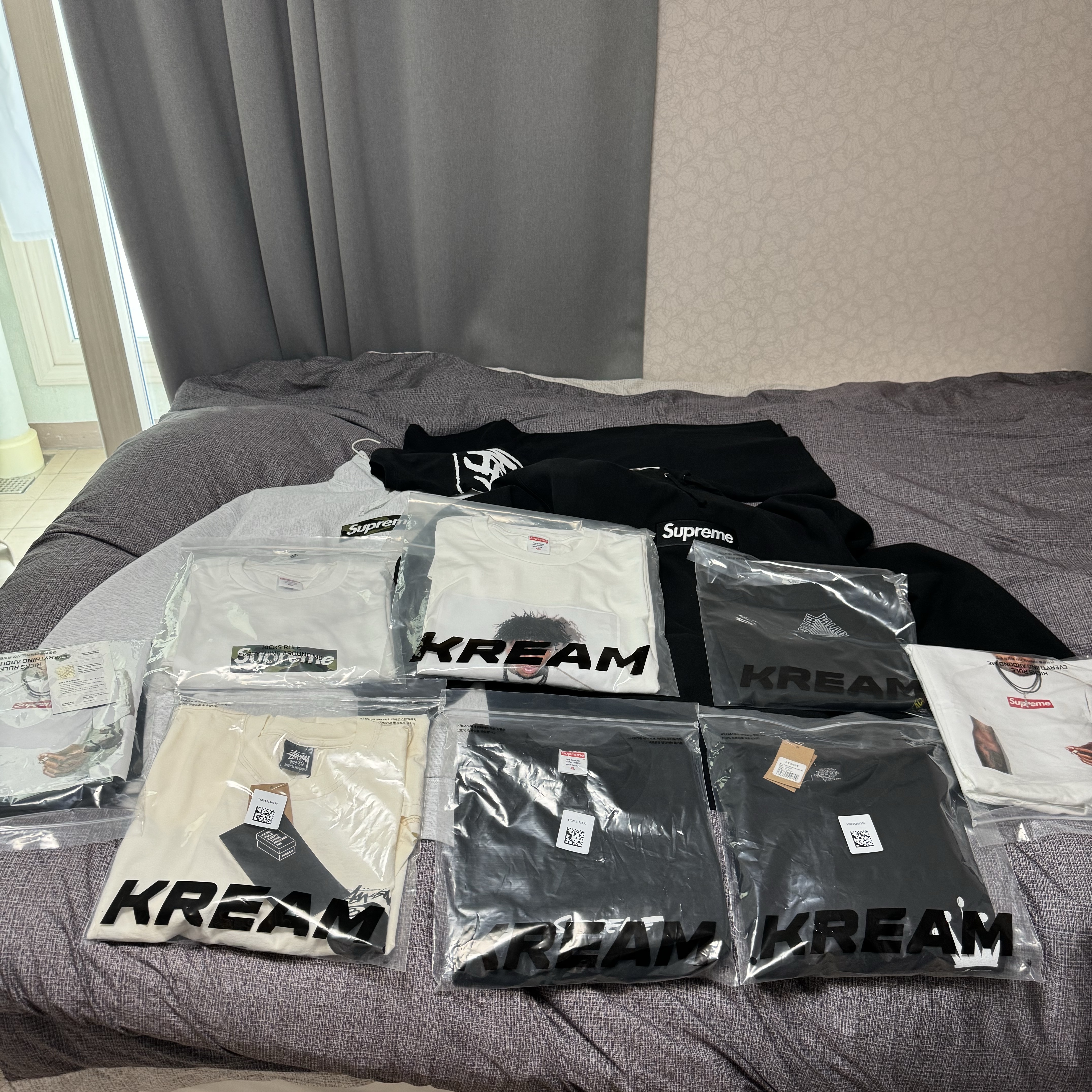 Supreme Futura Box Logo T-Shirt Black - 24SS 착용 스타일