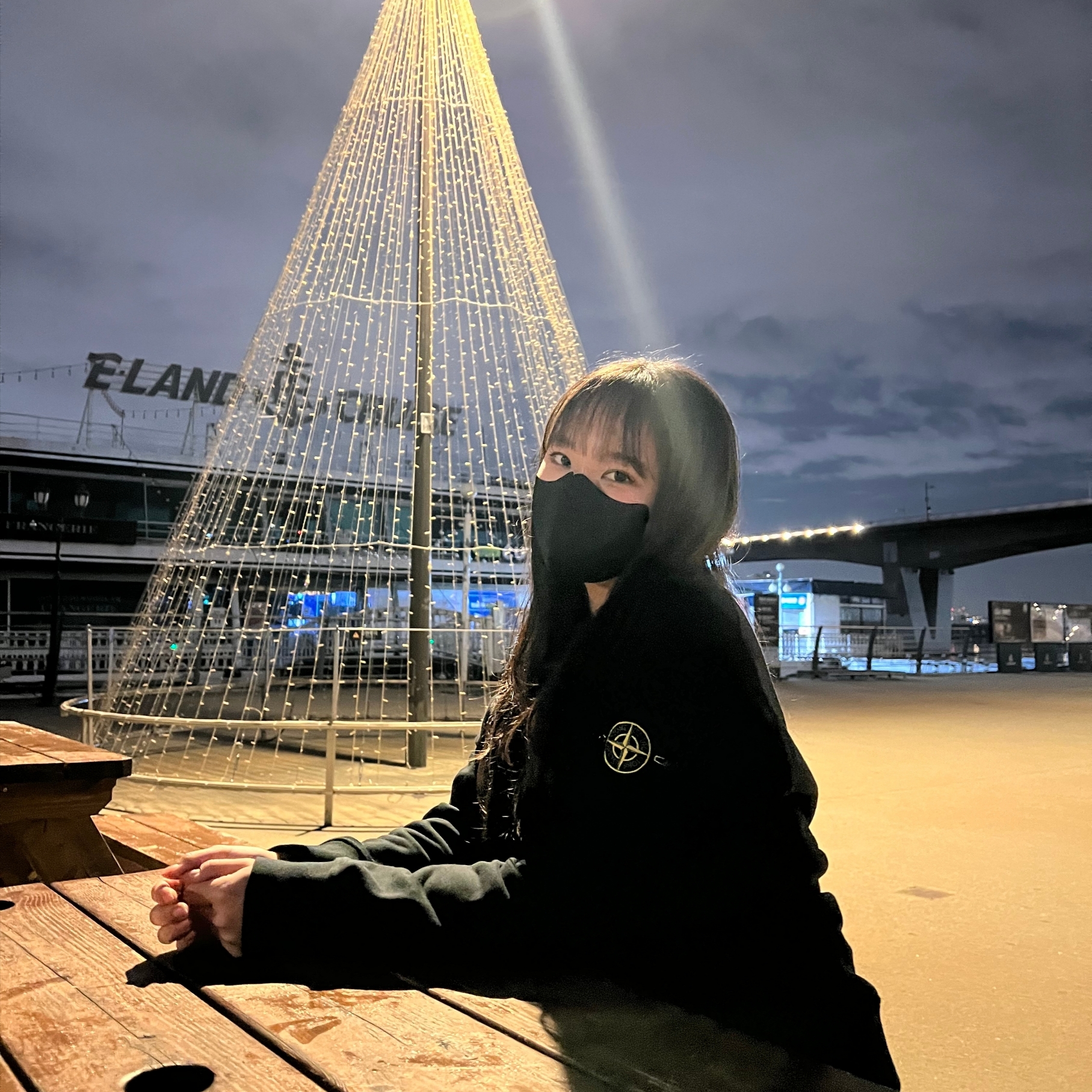 Stone Island 63051 Crewneck Sweatshirt Black - 22SS 착용 스타일 - 1