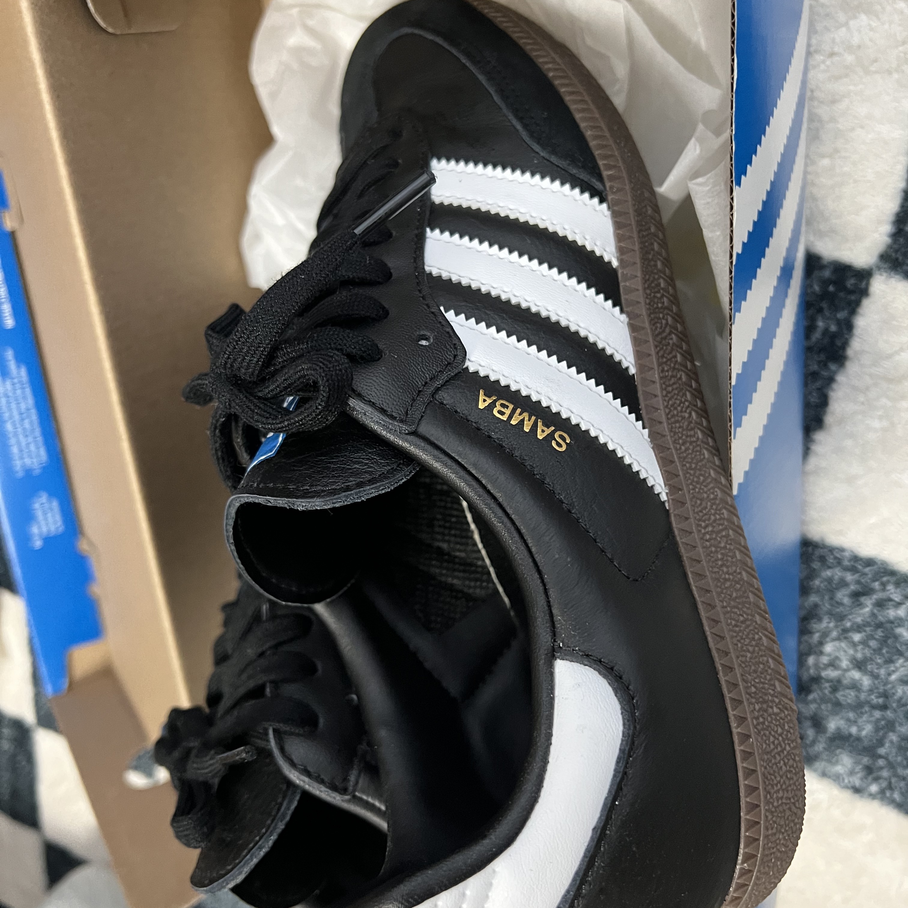 Adidas Samba OG Black White Gum 착용 스타일