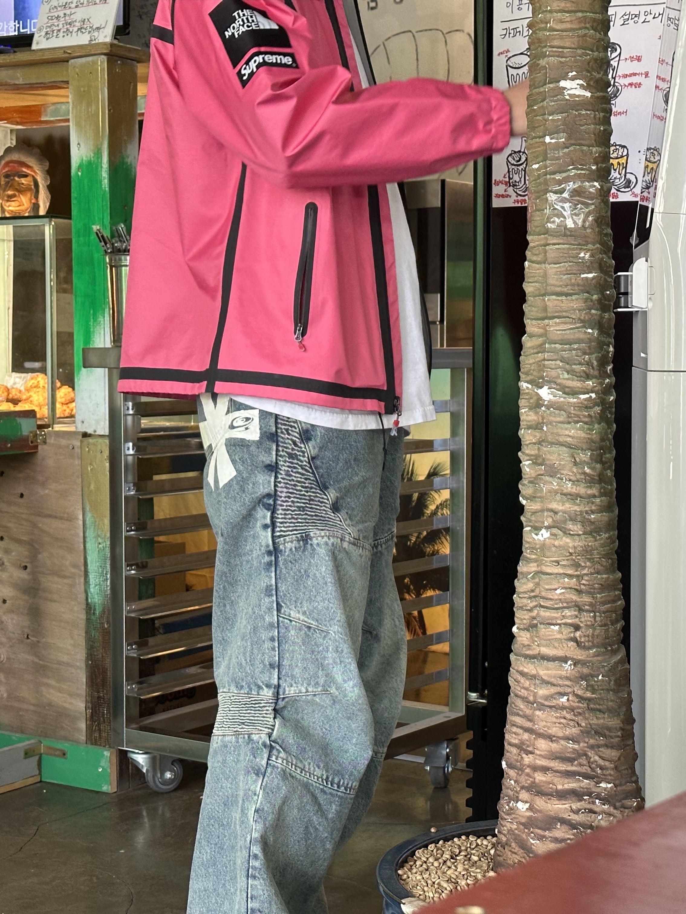 Supreme x The North Face Summit Series Outer Tape Seam Coaches Jacket Pink - 21SS 착용 스타일 - 2