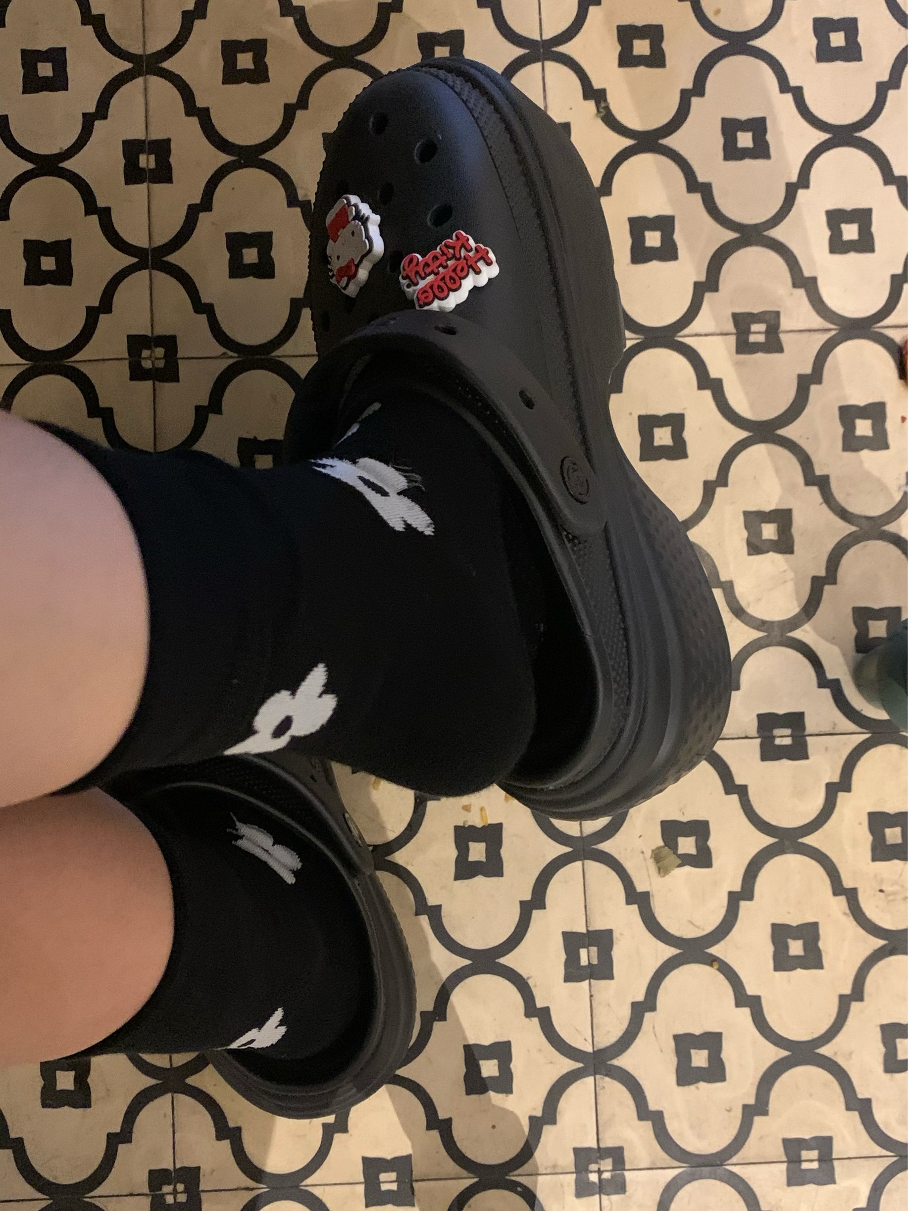 Crocs Stomp Clog Black 착용 스타일