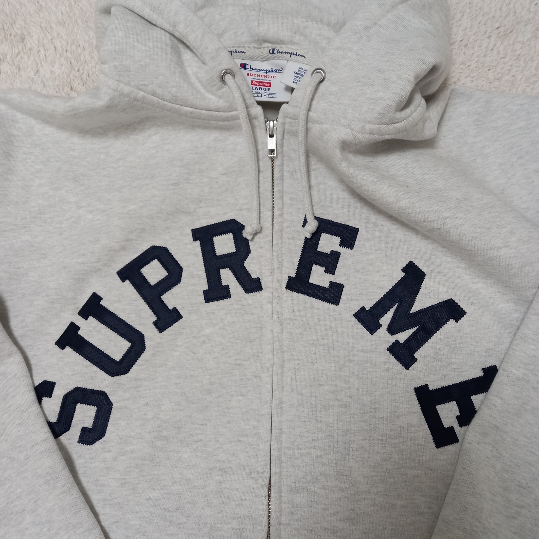 Supreme x Champion Zip Up Hooded Sweatshirt Ash Grey - 24SS 착용 스타일 - 2