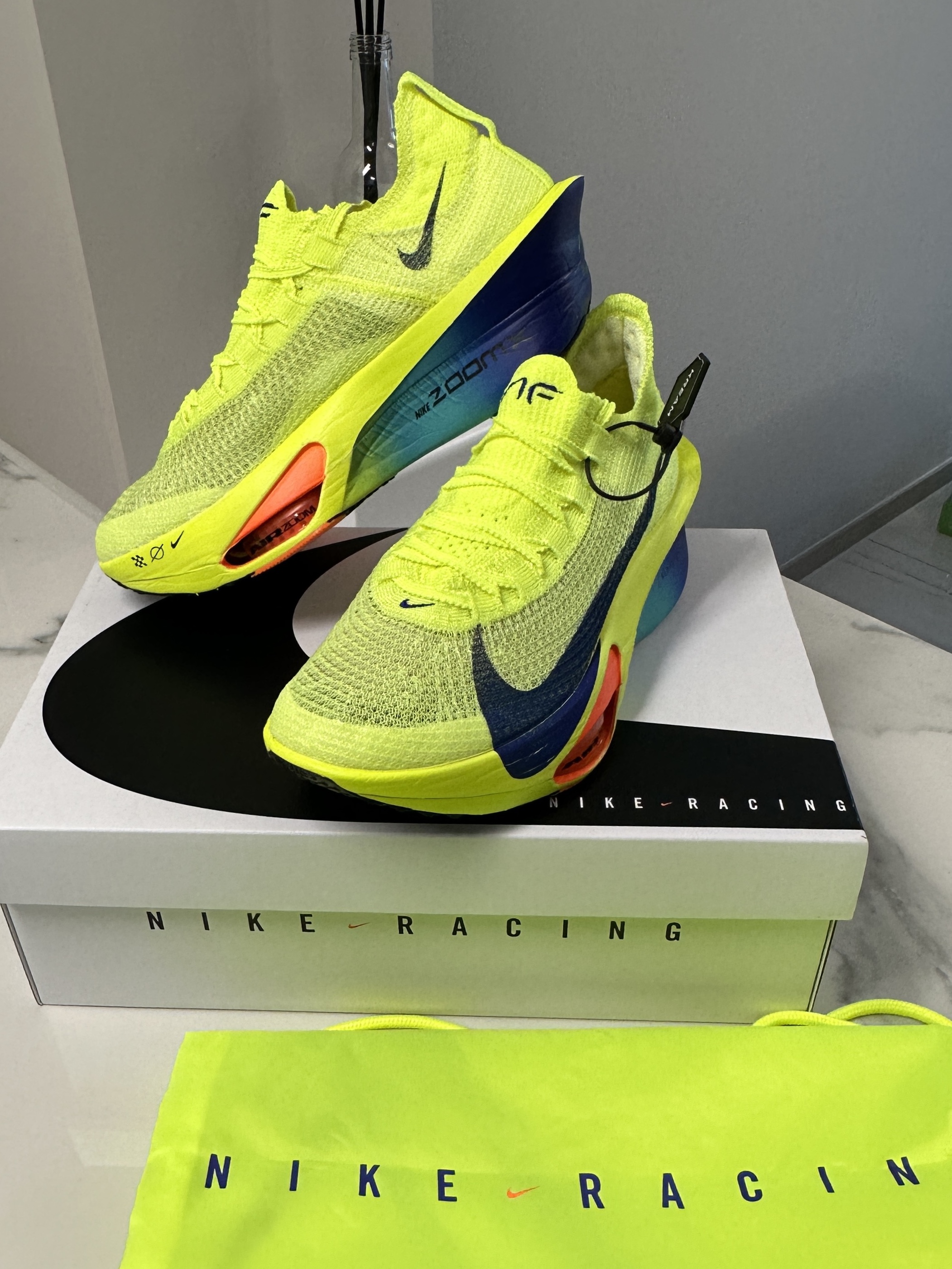 Nike Air Zoom Alphafly Next% 3 Volt 착용 스타일 - 1