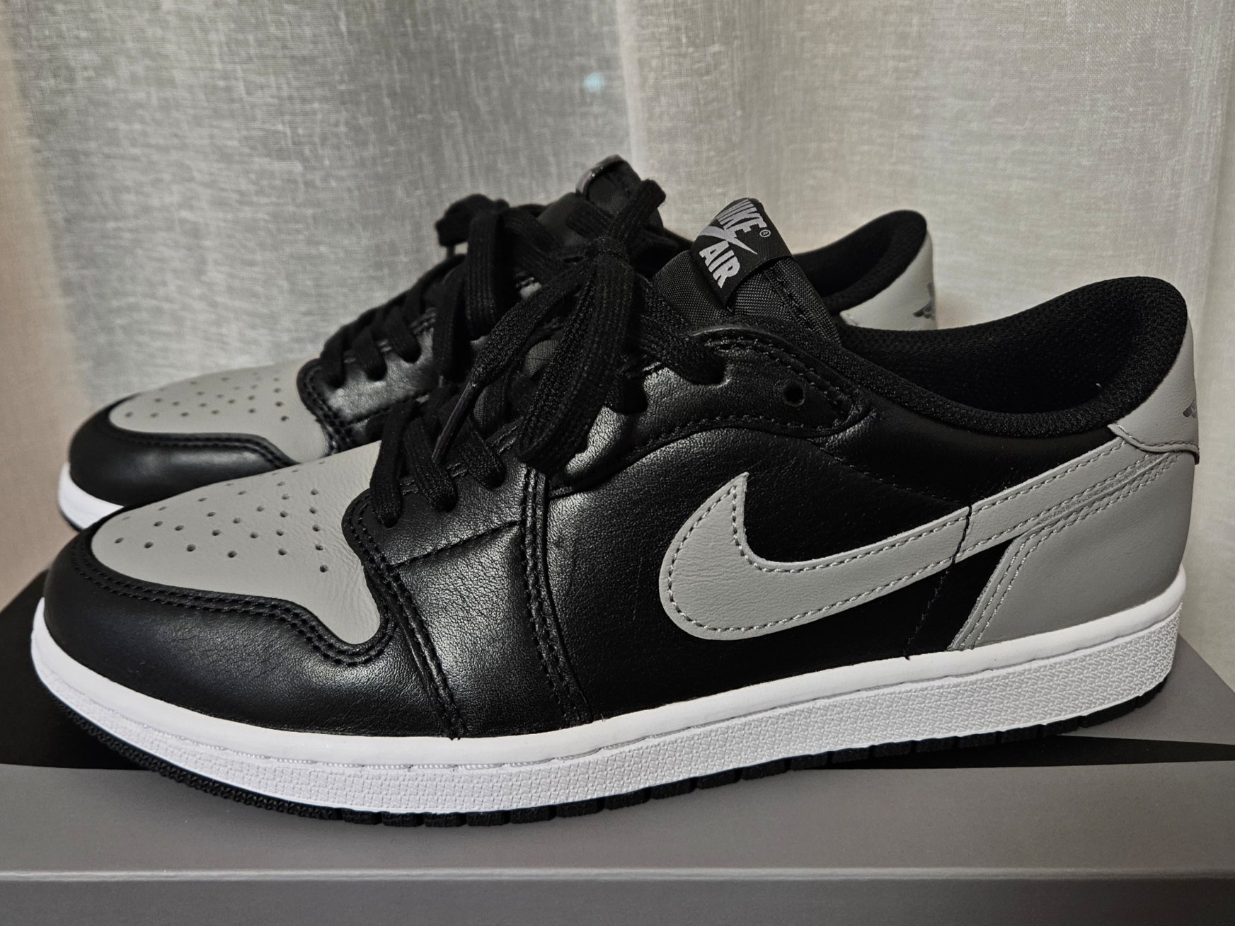 Jordan 1 Retro Low OG Shadow 착용 스타일 - 1