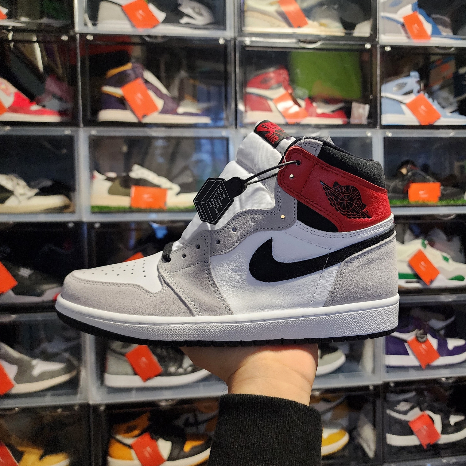 Jordan 1 Retro High OG Light Smoke Grey 착용 스타일 - 3