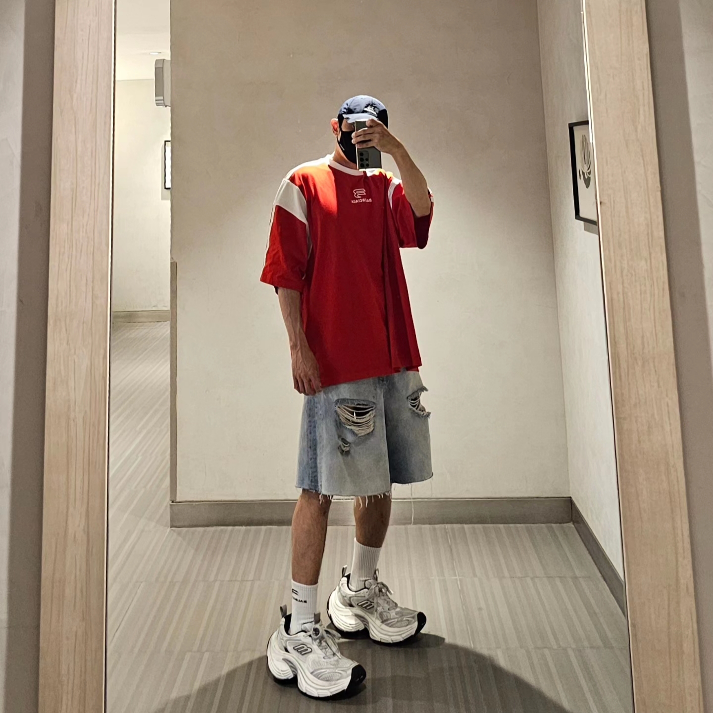 Balenciaga 10XL Sneakers White Grey Silver Black, Balenciaga Skiwear 3B Sports Icon Ski Socks Black White 착용 스타일 - 1
