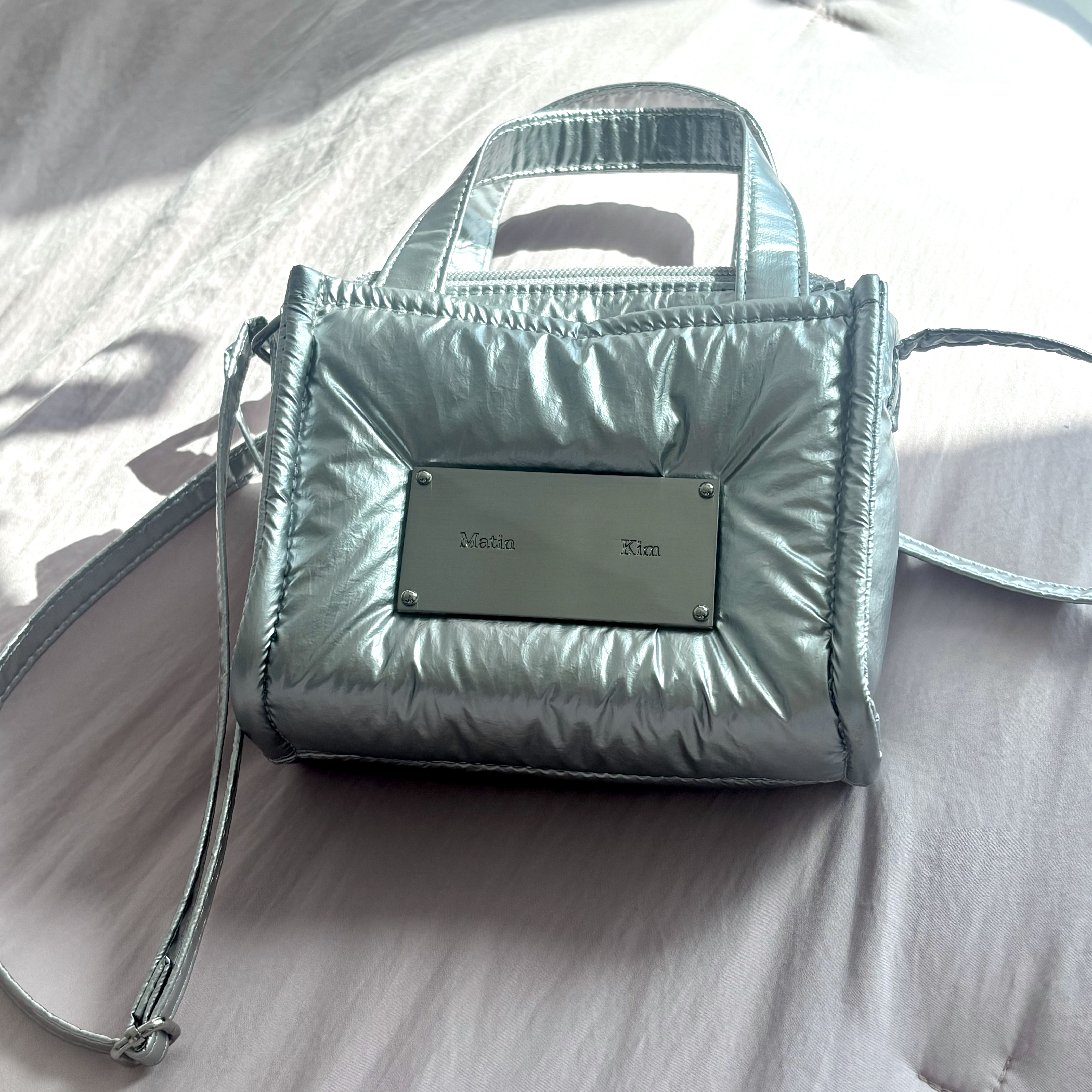 Matin Kim Two Way Mini Padding Tote Bag Silver 착용 스타일