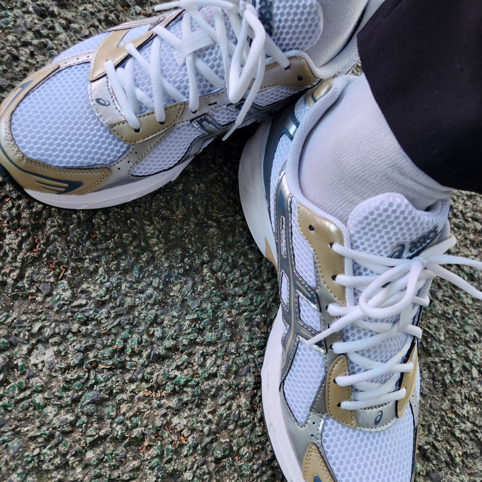 Asics Gel-1130 White Wood Crepe 착용 스타일 - 1