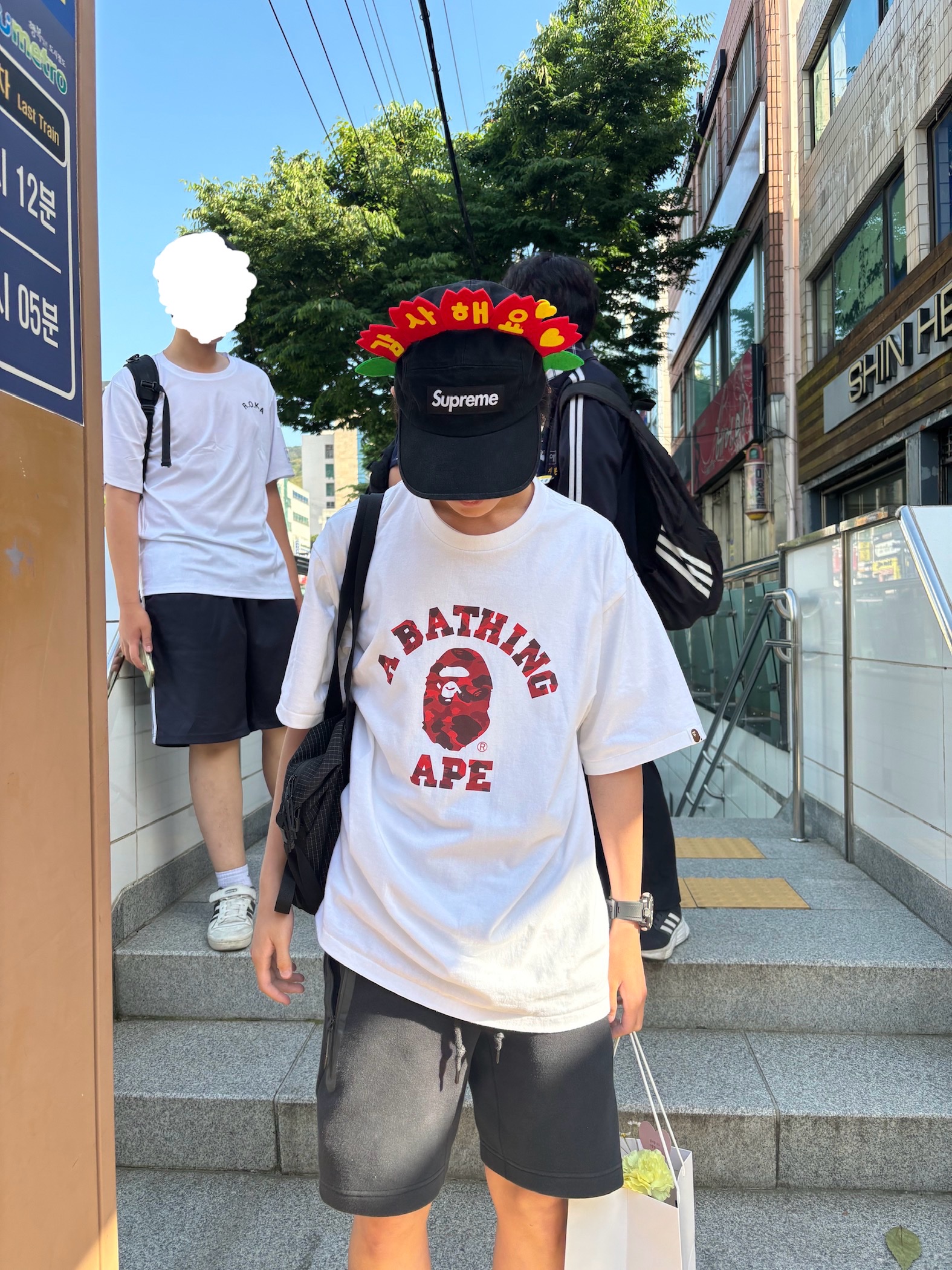 Supreme Washed Canvas Camp Cap Black - 24SS, Supreme Tote Bag Black - 24SS 착용 스타일