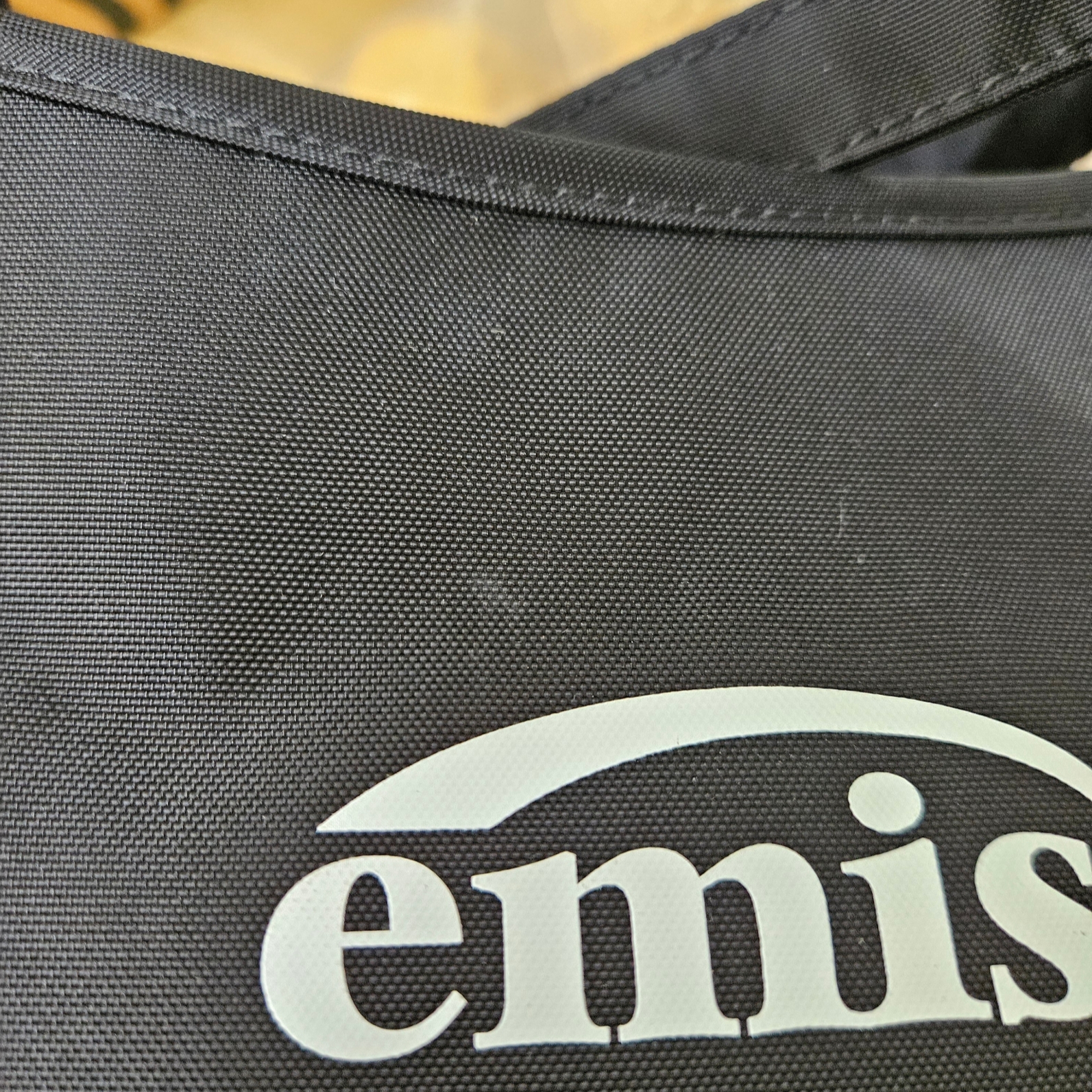 Emis Square Hobo Bag Black 착용 스타일 - 2