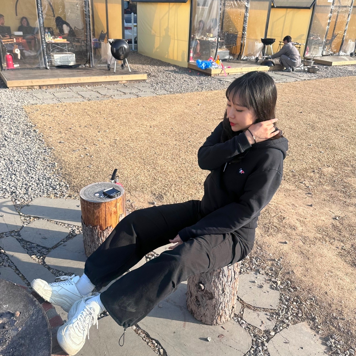 Maison Kitsune Tricolor Fox Patch Hoodie Black, (W) Valentino Gumboy Calfskin Sneakers White 착용 스타일 - 2