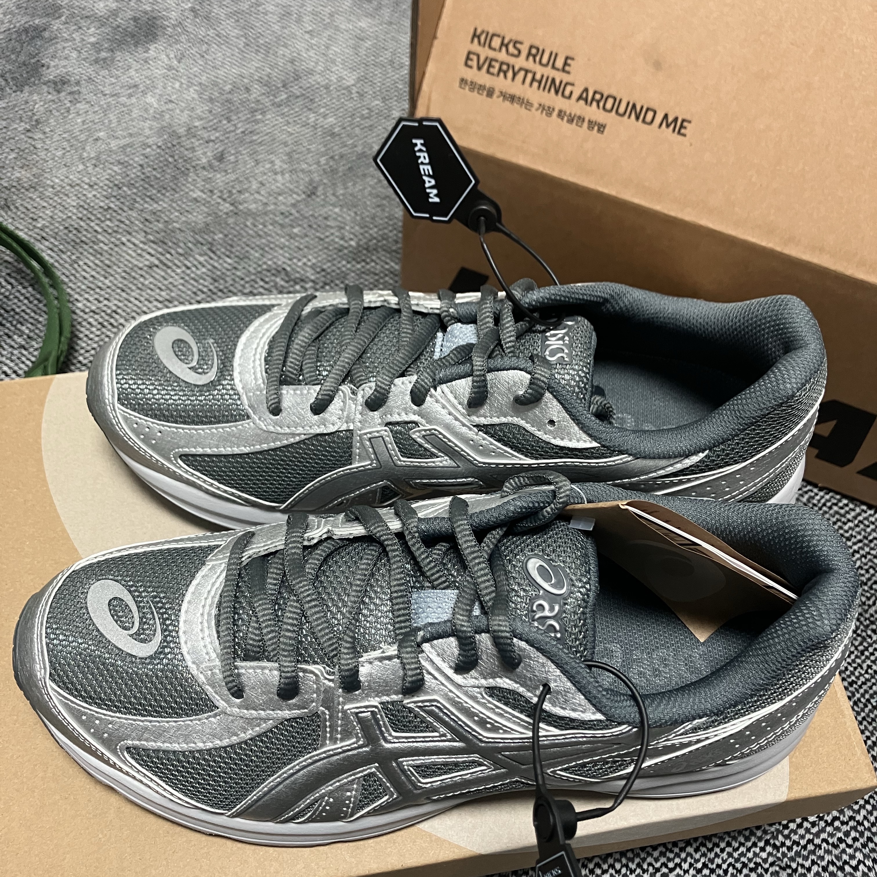 Asics Jog 100 S SMU Sheet Rock Pure Silver - 2E Wide 착용 스타일