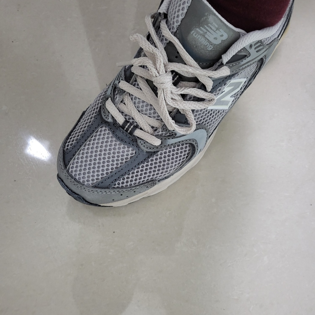 New Balance 530 Premium Vintage Grey Matter 착용 스타일