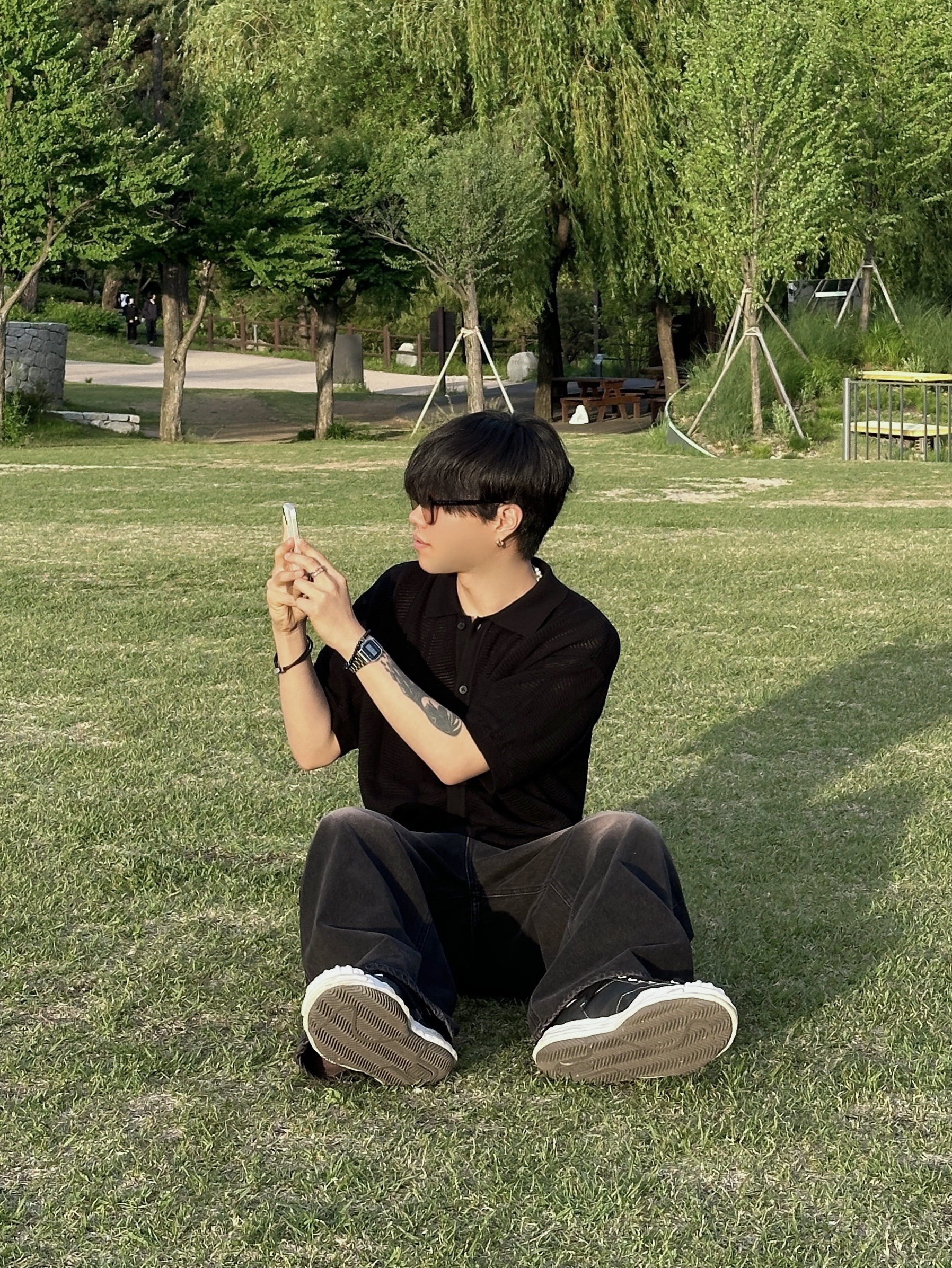 Maison Mihara Yasuhiro Blakey OG STC Sole Paper Like Leather Low-top Sneakers Black 착용 스타일 - 5