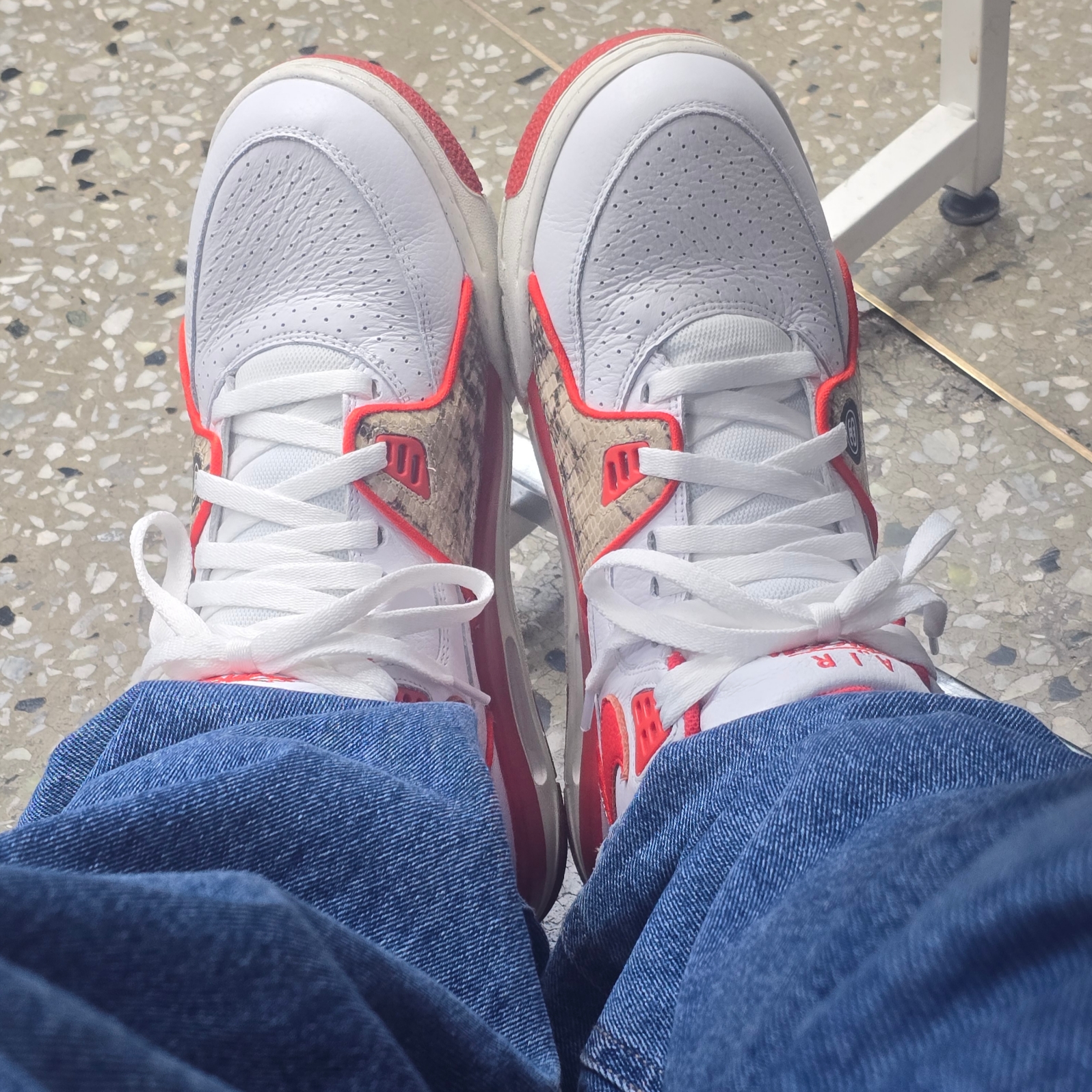 Nike x Stussy Air Flight 89 Low White Habanero Red Sail 착용 스타일