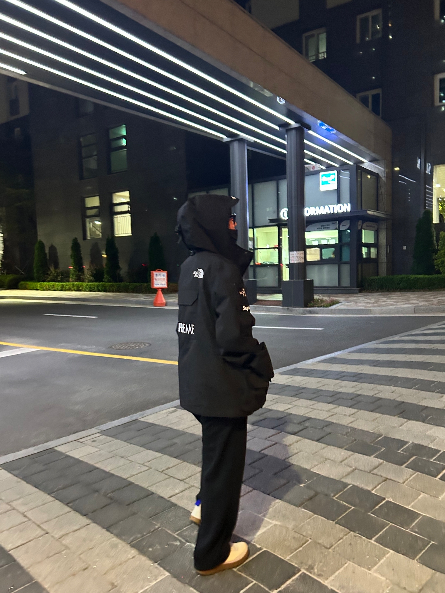 Supreme x The North Face Cargo Jacket Black - 20SS, Nike x Tom Sachs General Purpose Shoe Light Cream 착용 스타일 - 2