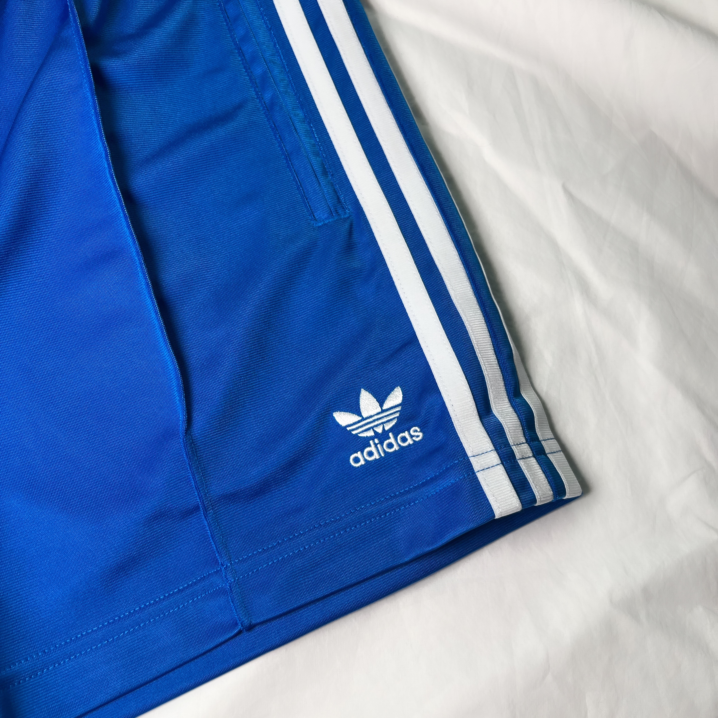 (W) Adidas Firebird Shorts Blue Bird - KR Sizing 착용 스타일