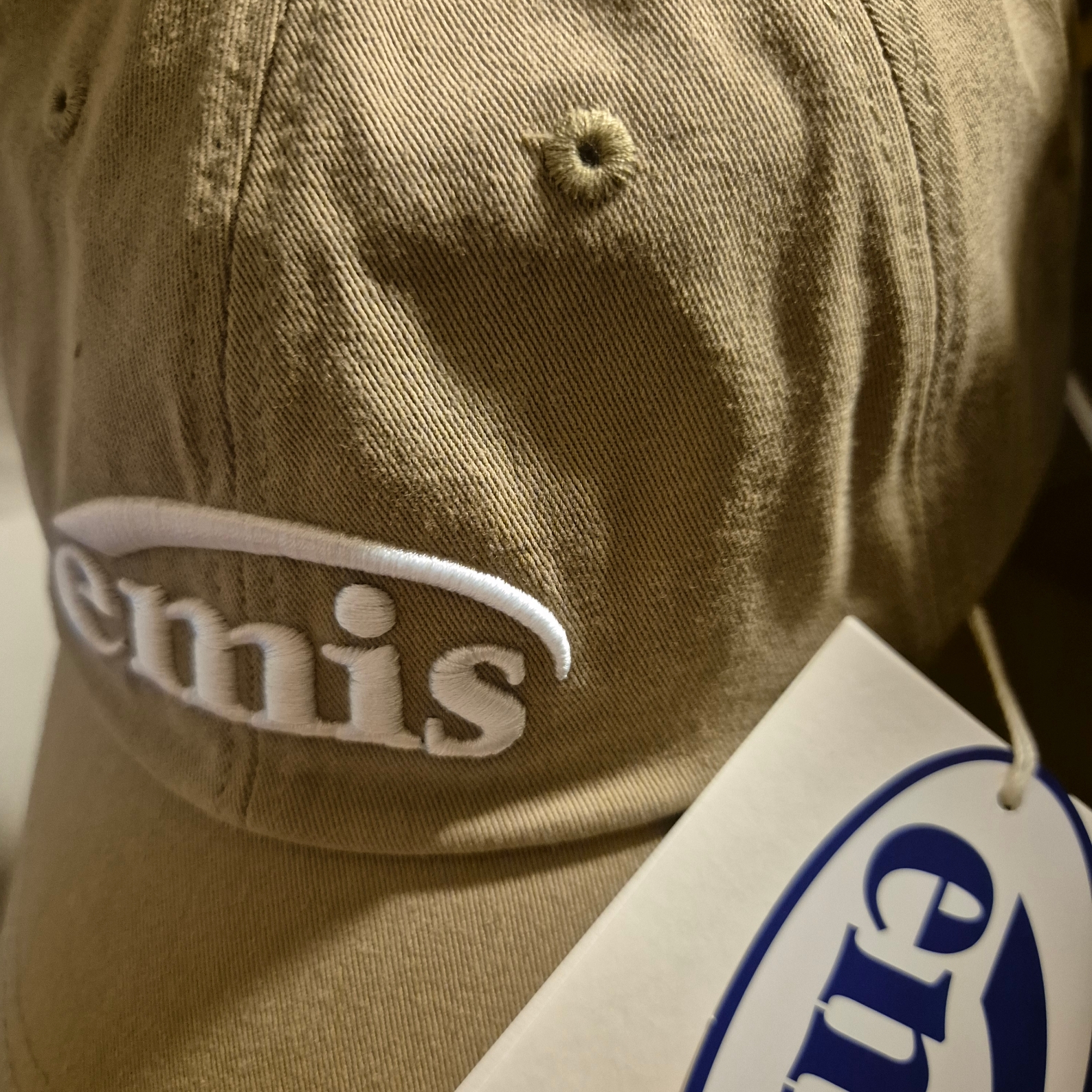 Emis New Logo Emis Cap Beige 착용 스타일