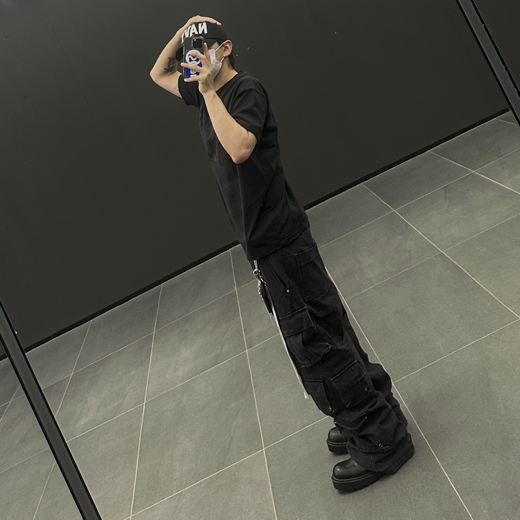 Human Made Military Card Case Black 착용 스타일 - 3