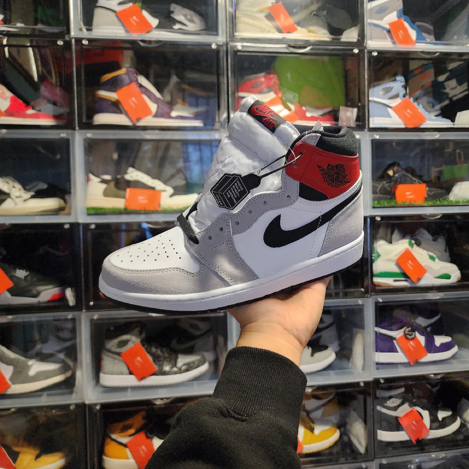 Jordan 1 Retro High OG Light Smoke Grey 착용 스타일 - 2