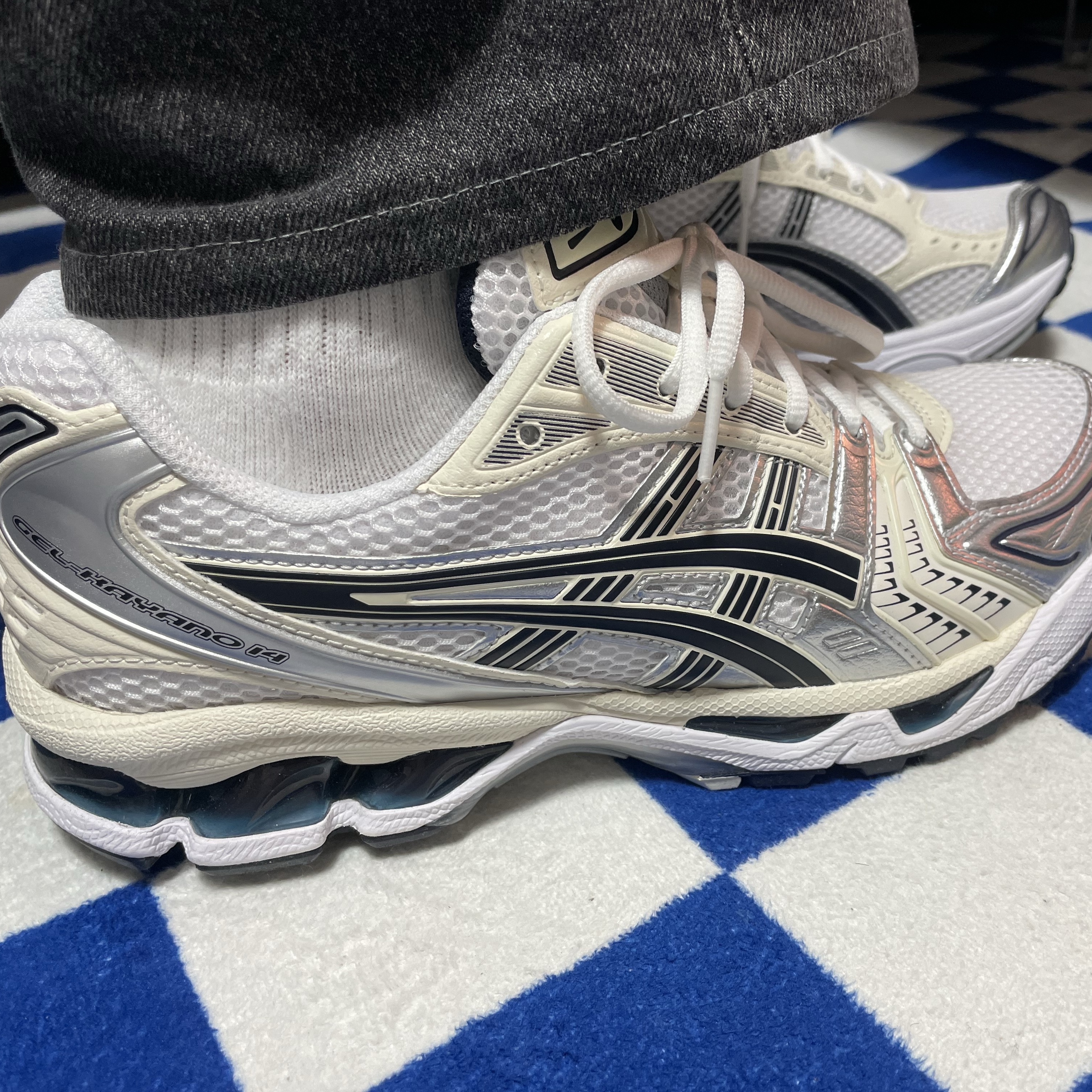 (W) Asics Gel-Kayano 14 White Midnight 착용 스타일