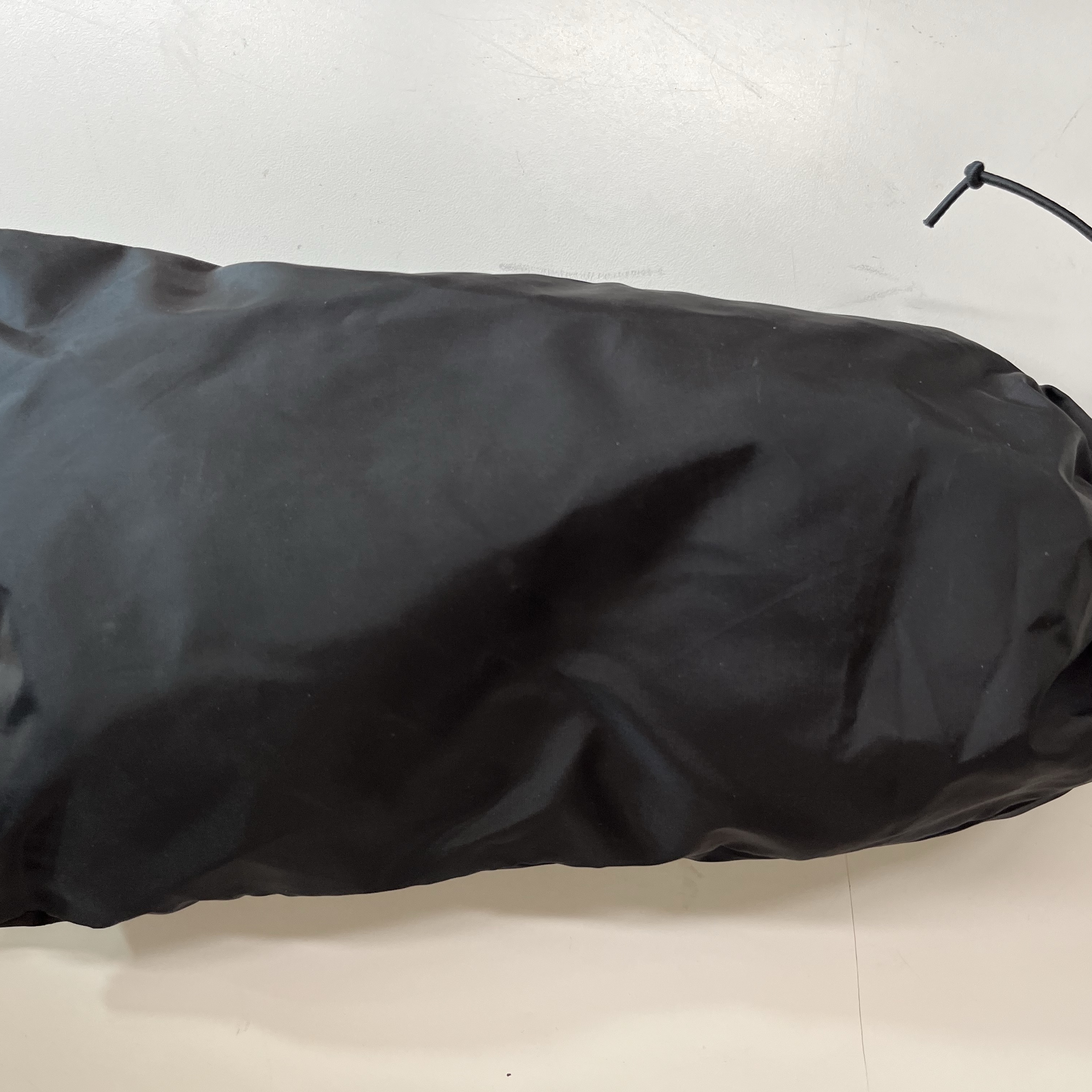 Yeezy YZY Pods Black 착용 스타일 - 2