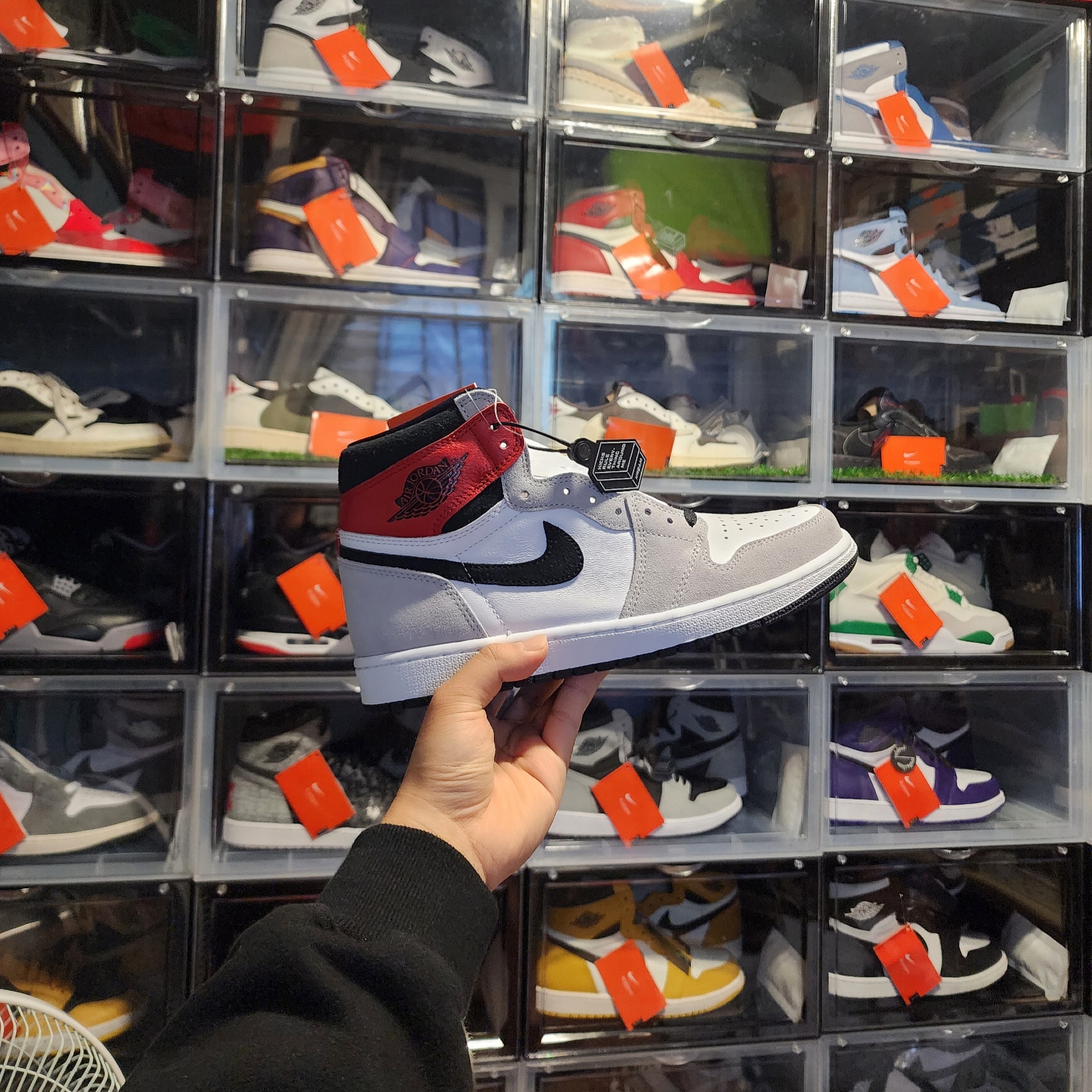 Jordan 1 Retro High OG Light Smoke Grey 착용 스타일 - 1