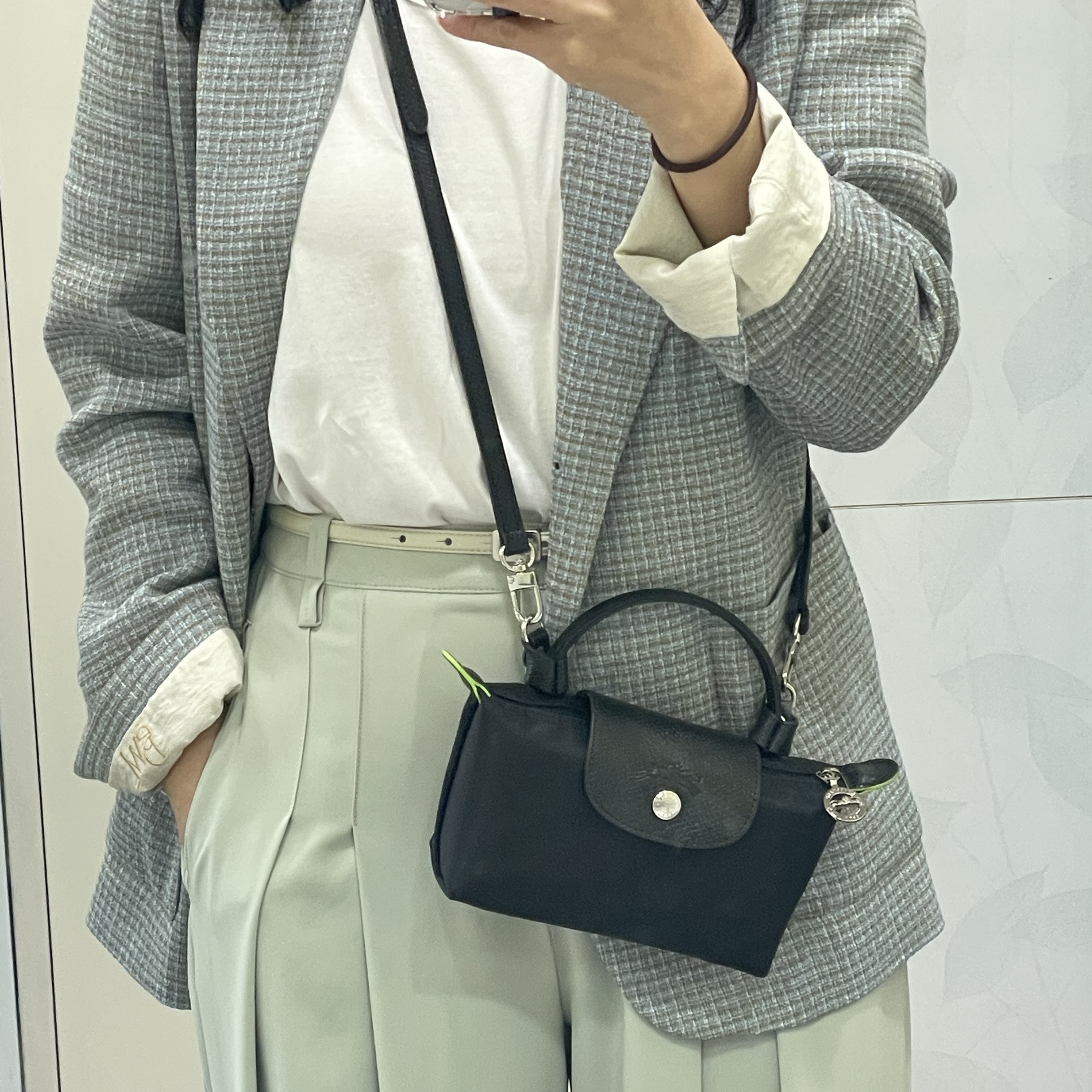 Longchamp Le Pliage Original Handle Pouch Black 착용 스타일