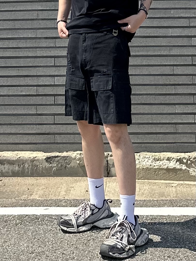 Balenciaga 3XL Sneakers Grey White Red 착용 스타일 - 2