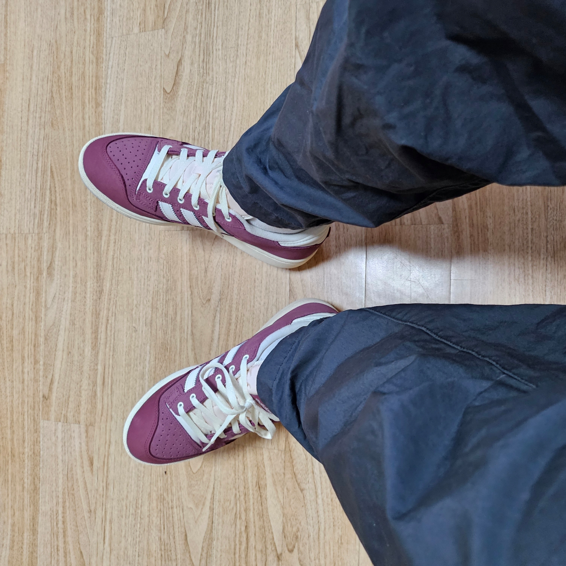 Adidas Centennial 85 Low Burgundy Cream White 착용 스타일