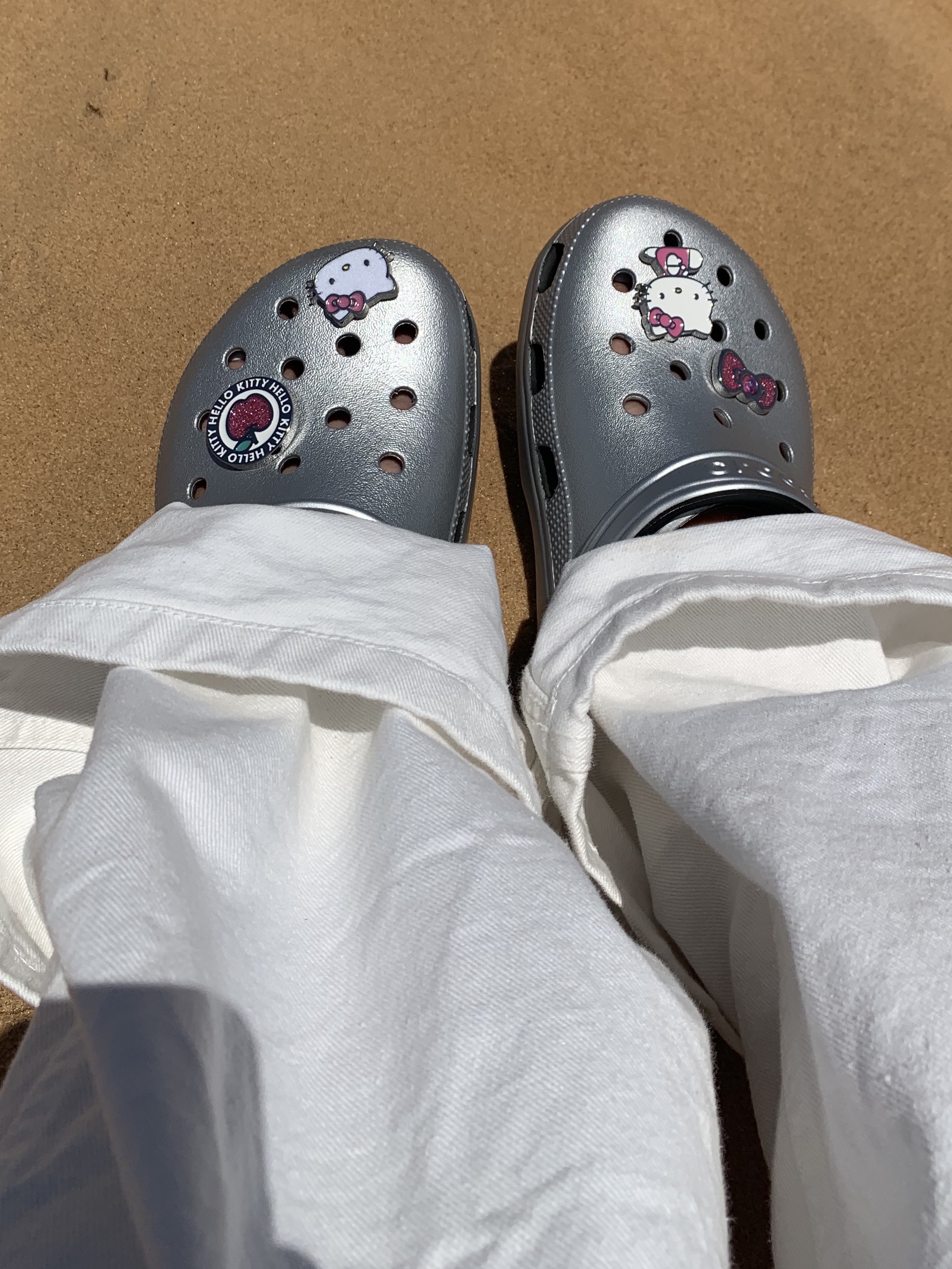 Crocs Classic Metallic Clog Silver 착용 스타일