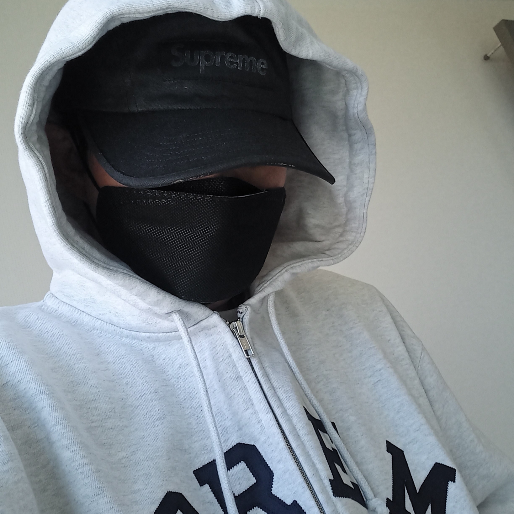 Supreme x MM6 Maison Margiela Painted Camp Cap Black - 24SS, Supreme x Champion Zip Up Hooded Sweatshirt Ash Grey - 24SS 착용 스타일