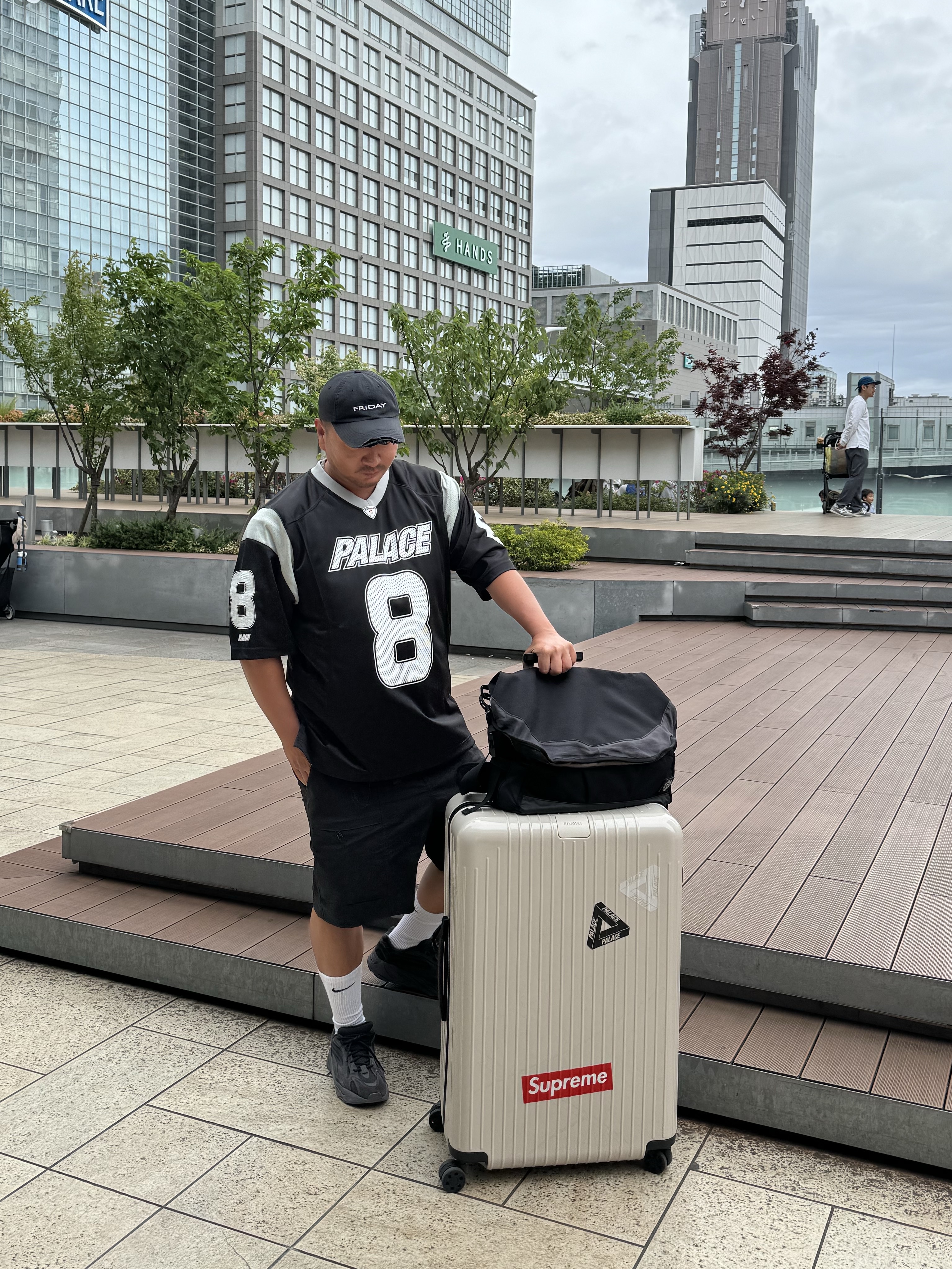 Palace Mesh Team Jersey Black - 24SS, Adidas Yeezy 500 Utility Black 2022/2023 착용 스타일
