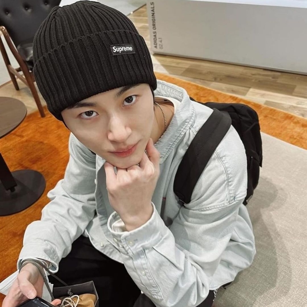 Supreme Overdyed Beanie Black 착용 스타일