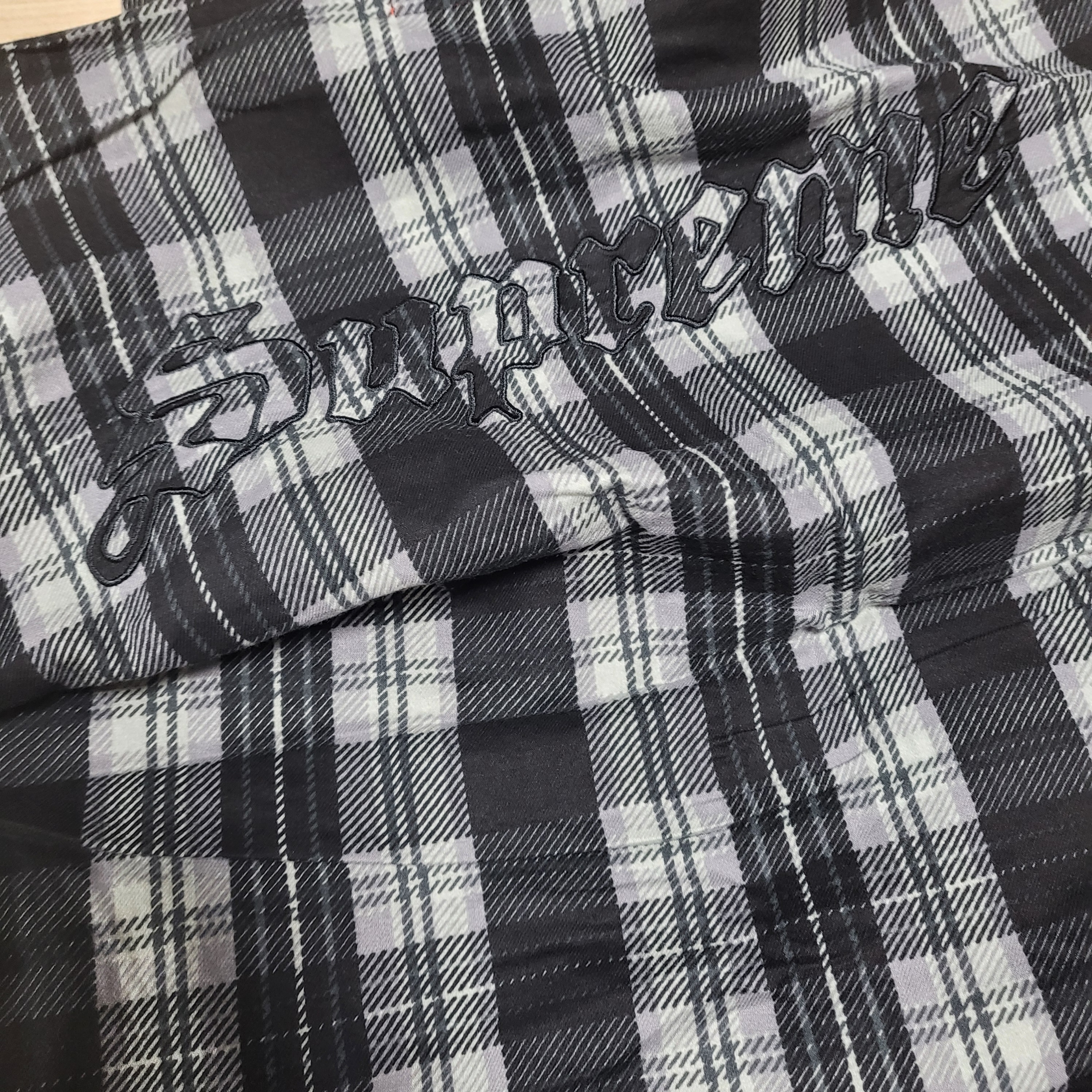 Supreme Printed Hooded Flannel Shirt Black - 24SS 착용 스타일 - 2